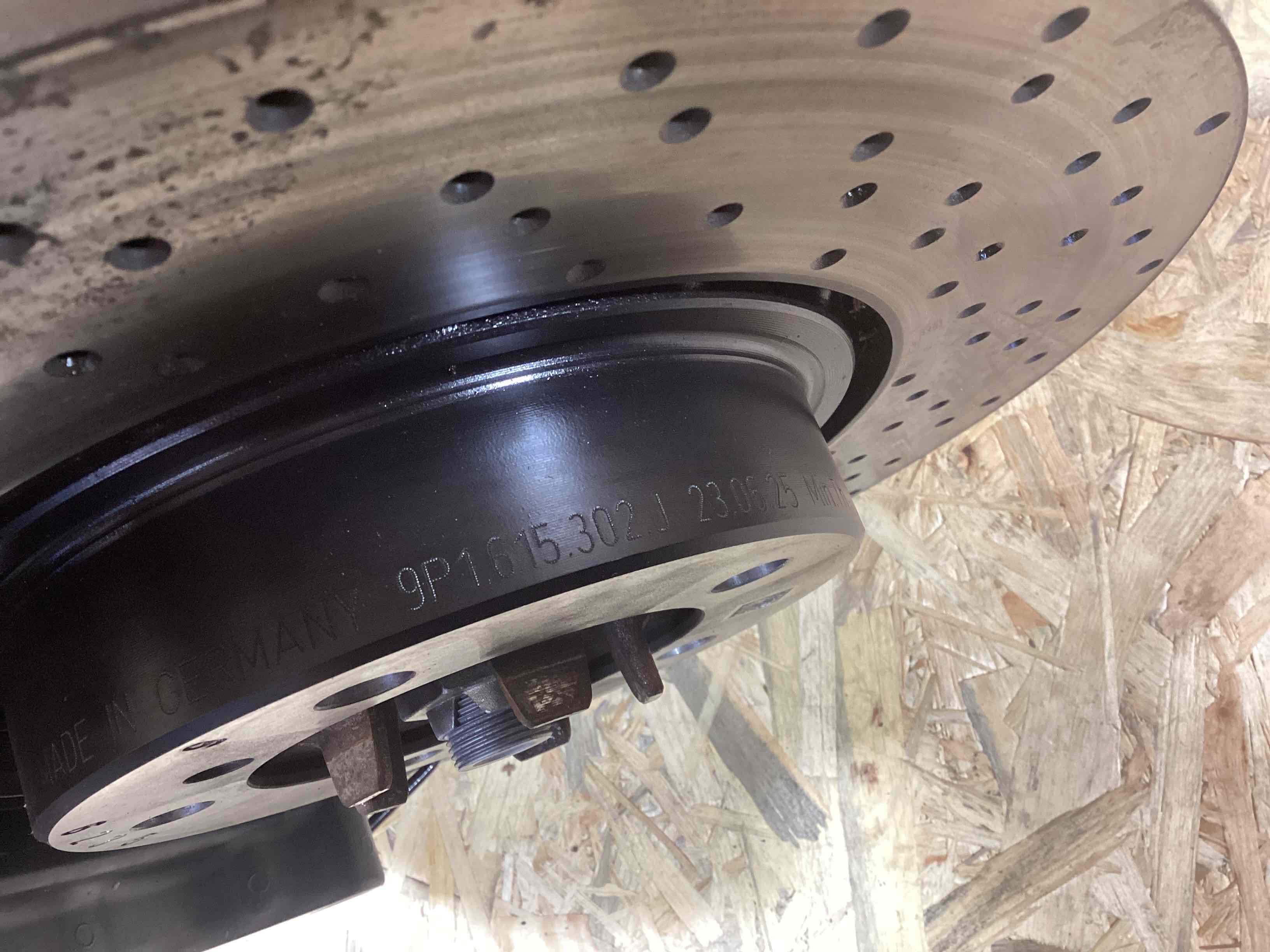 Кулак поворотный правый Porsche 911 200526-108