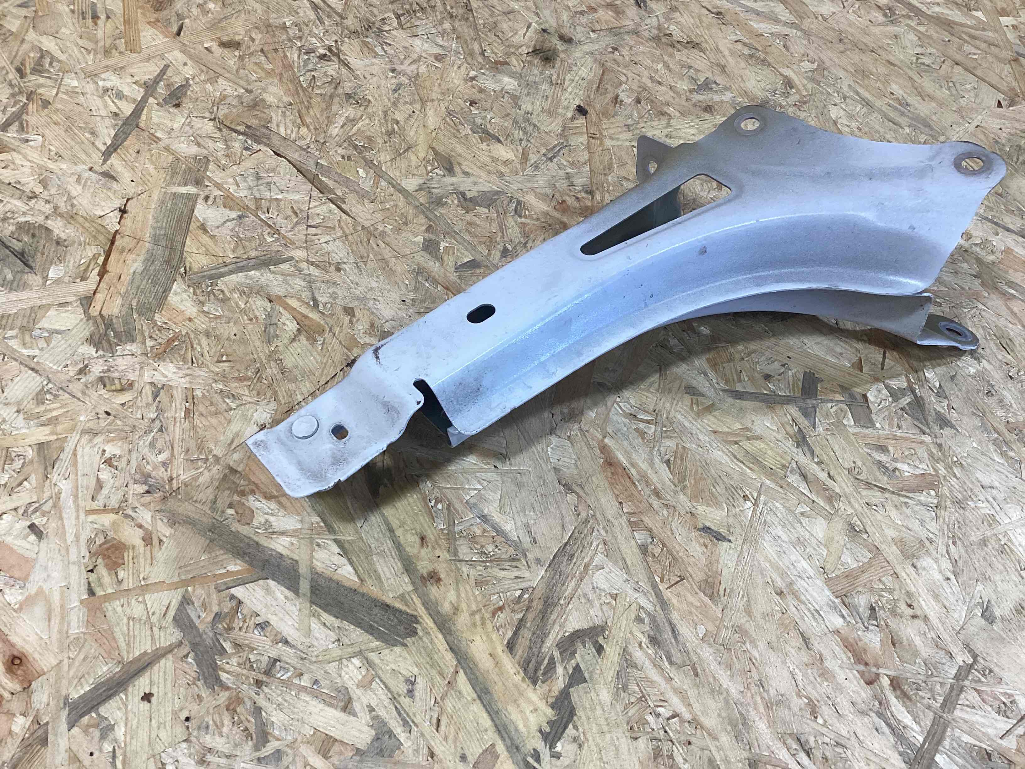 Крепление, кронштейн Porsche Taycan 200526-110
