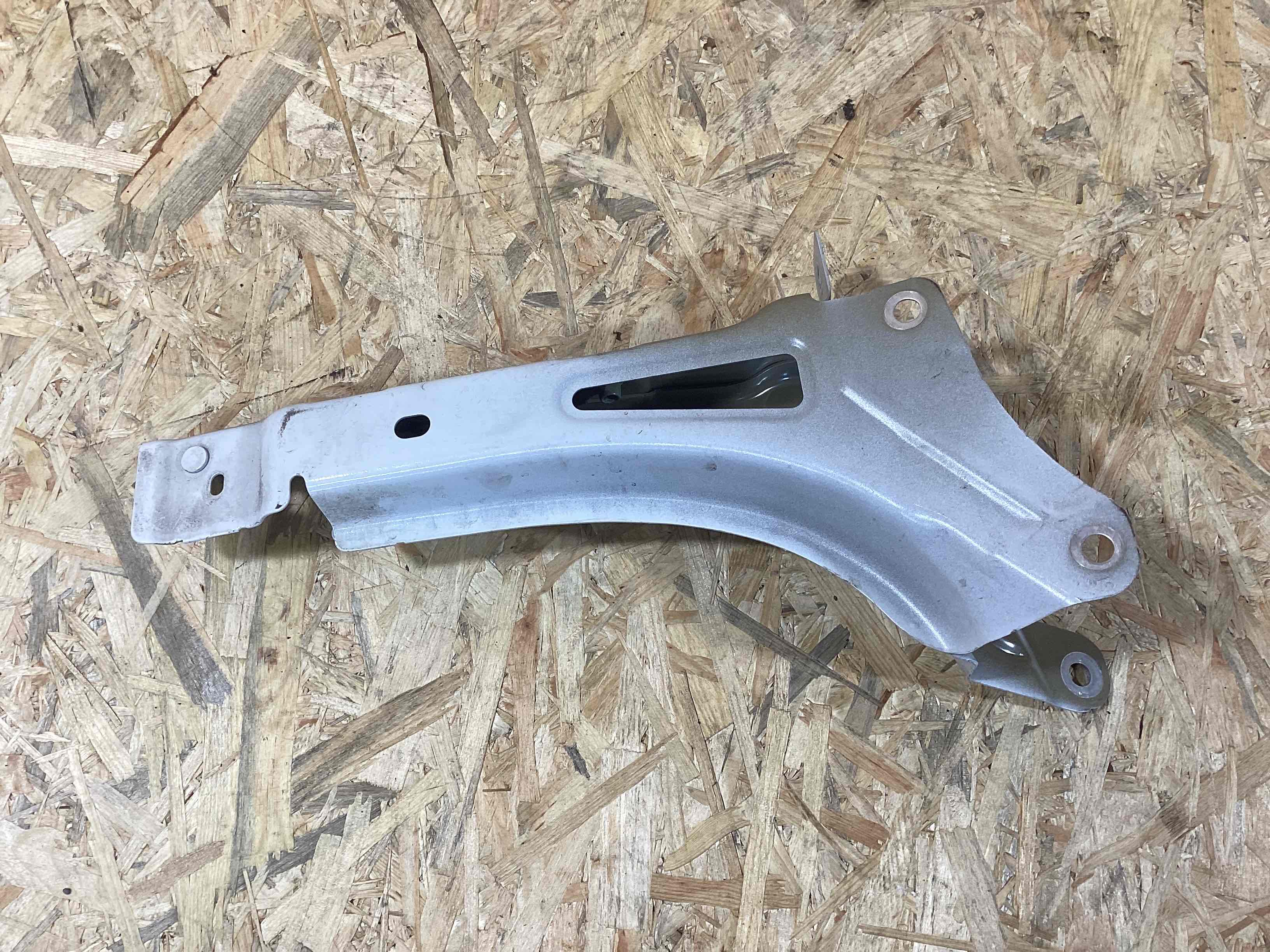 Крепление, кронштейн Porsche Taycan 200526-110