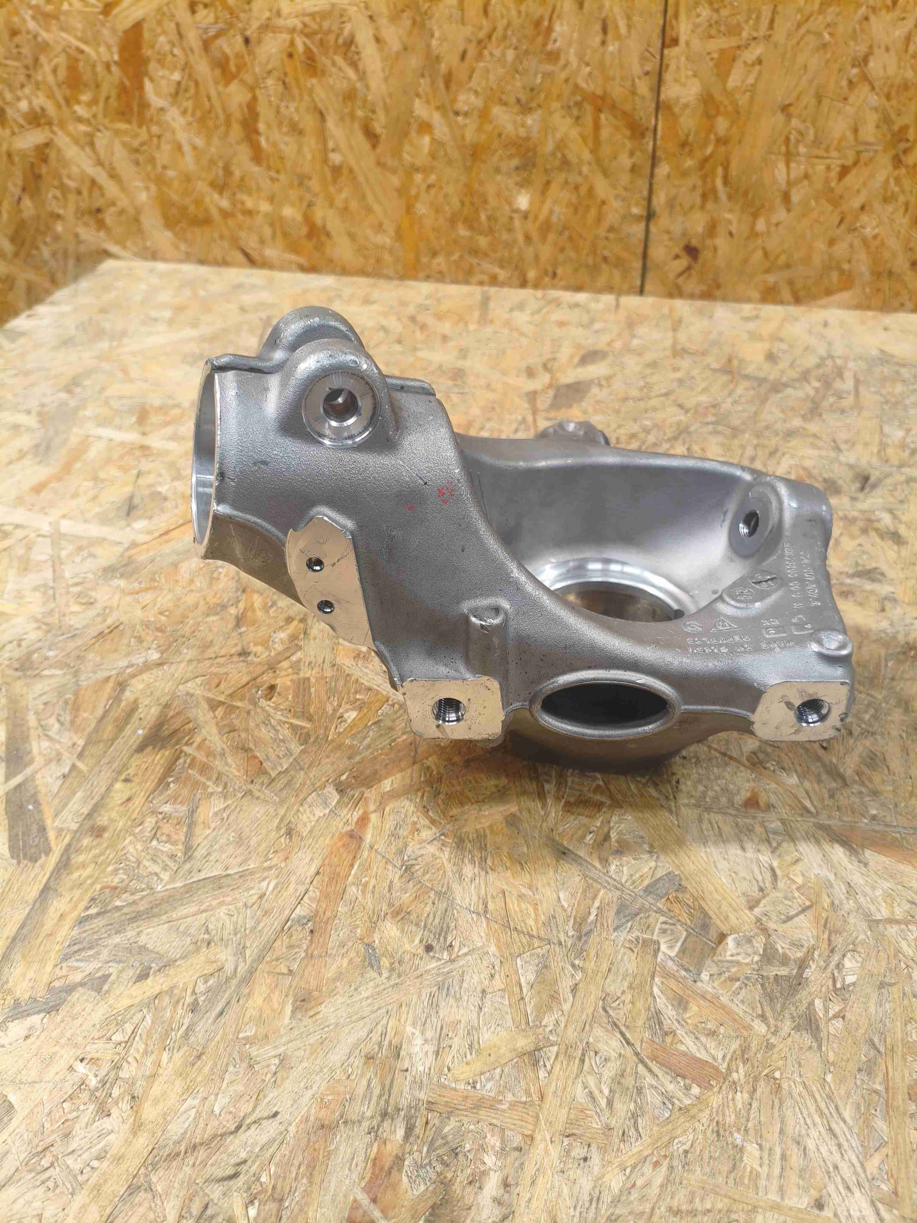 Кулак поворотный левый Porsche 911 200526-138