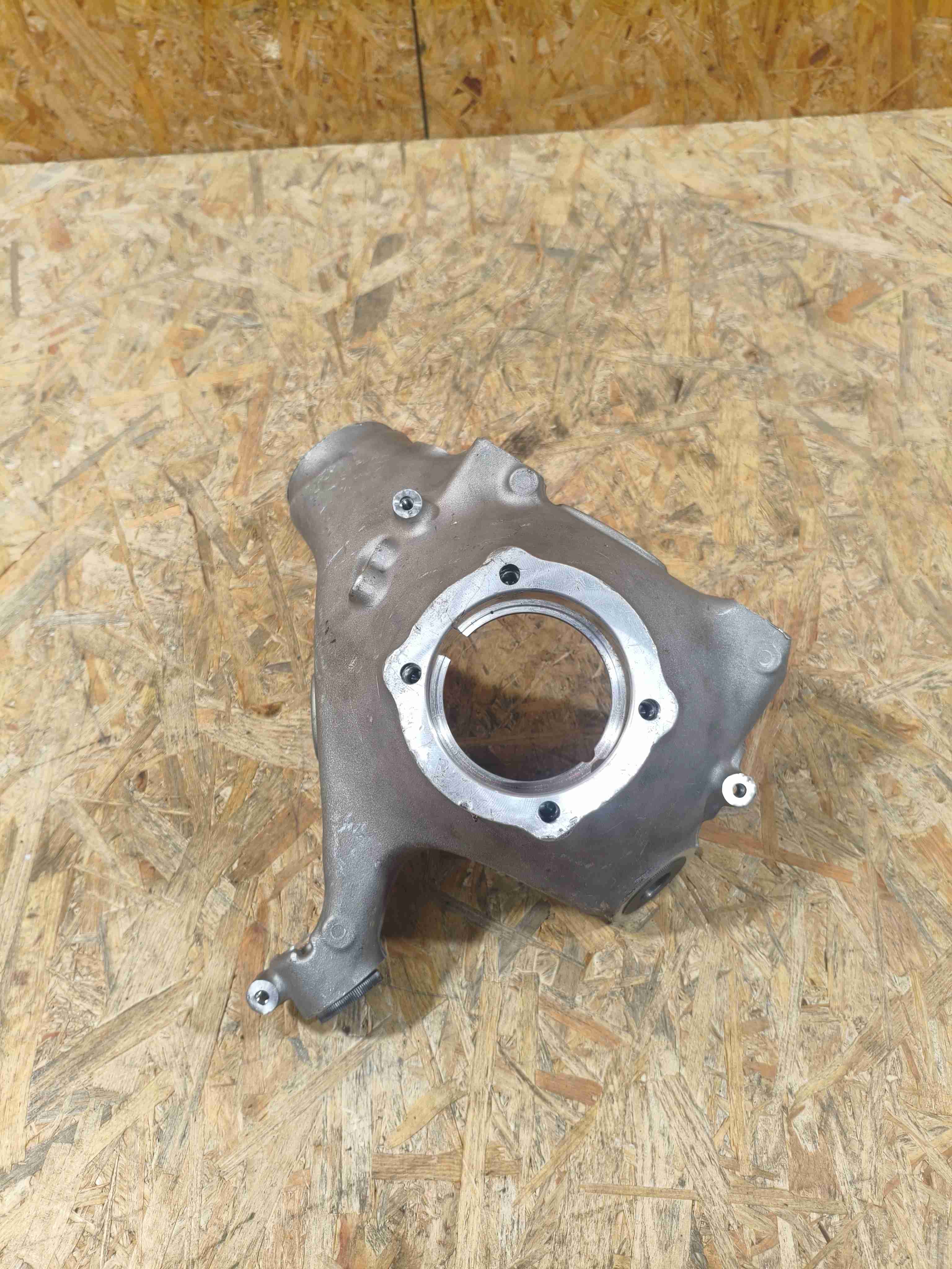 Кулак поворотный левый Porsche 911 200526-138