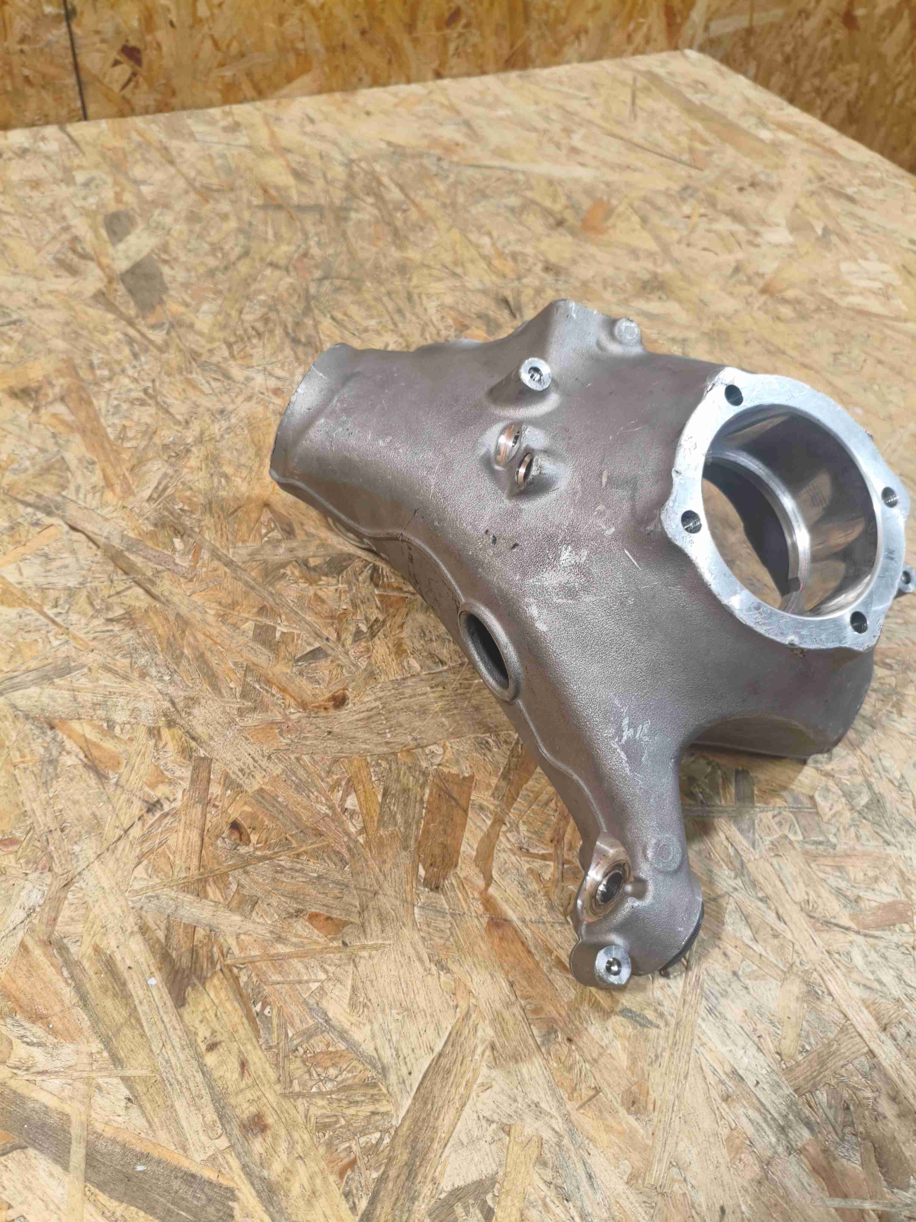Кулак поворотный левый Porsche 911 200526-138