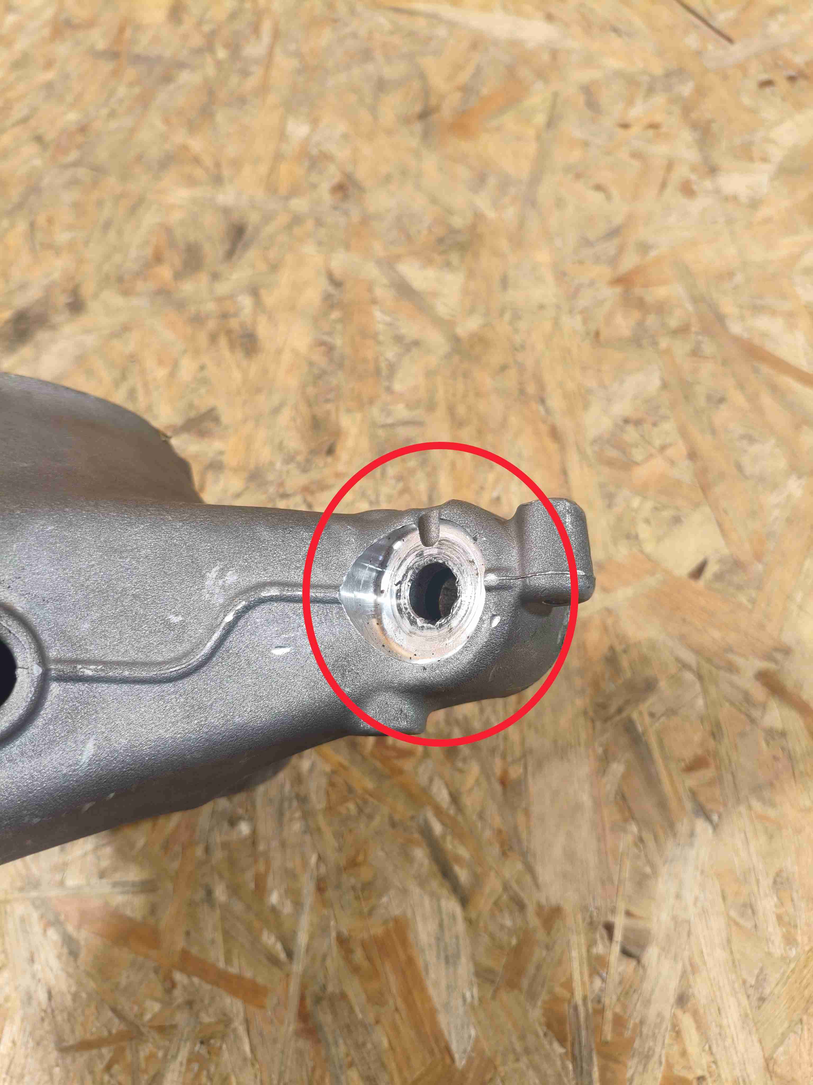 Кулак поворотный левый Porsche 911 200526-138
