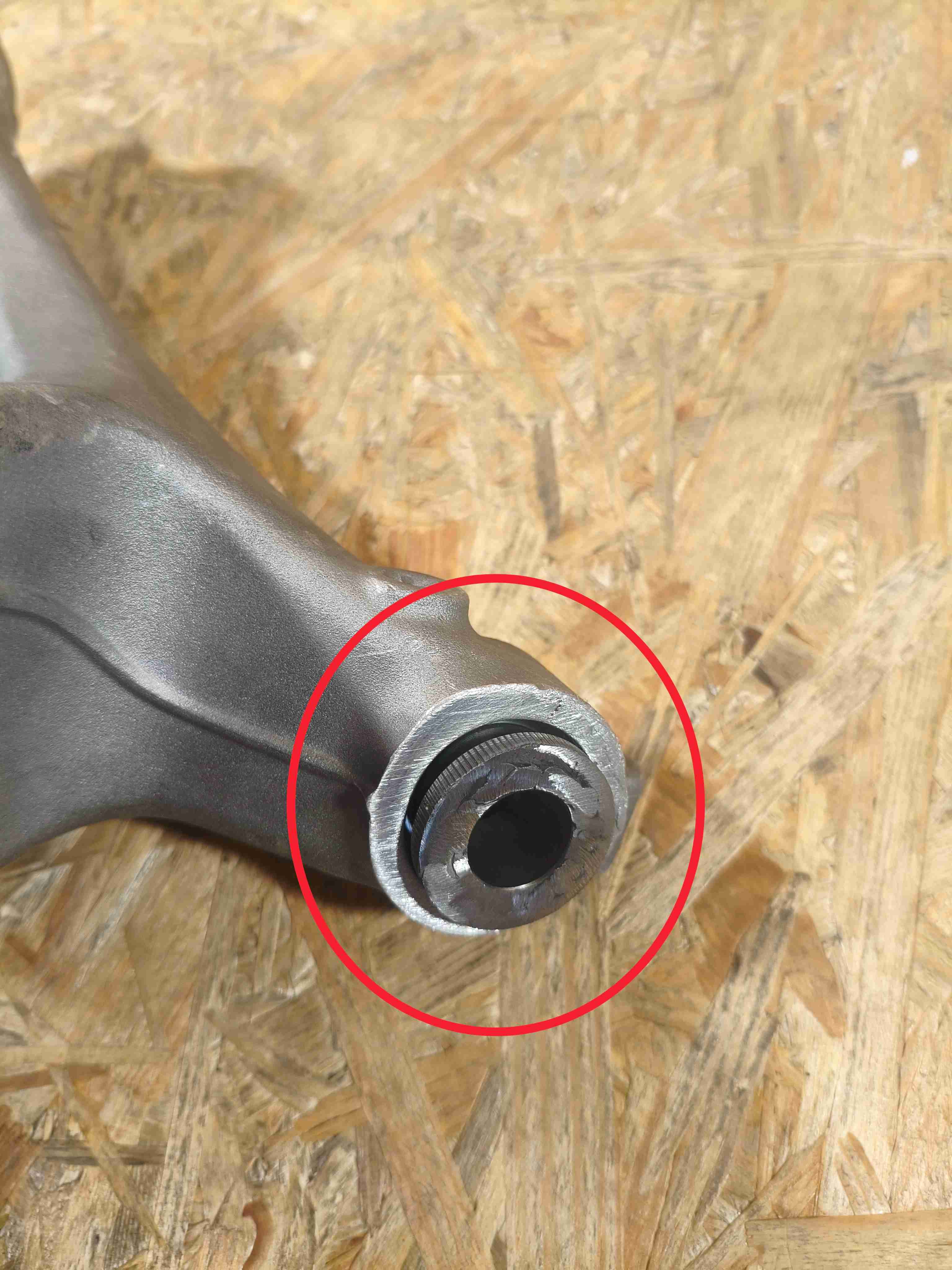 Кулак поворотный левый Porsche 911 200526-138