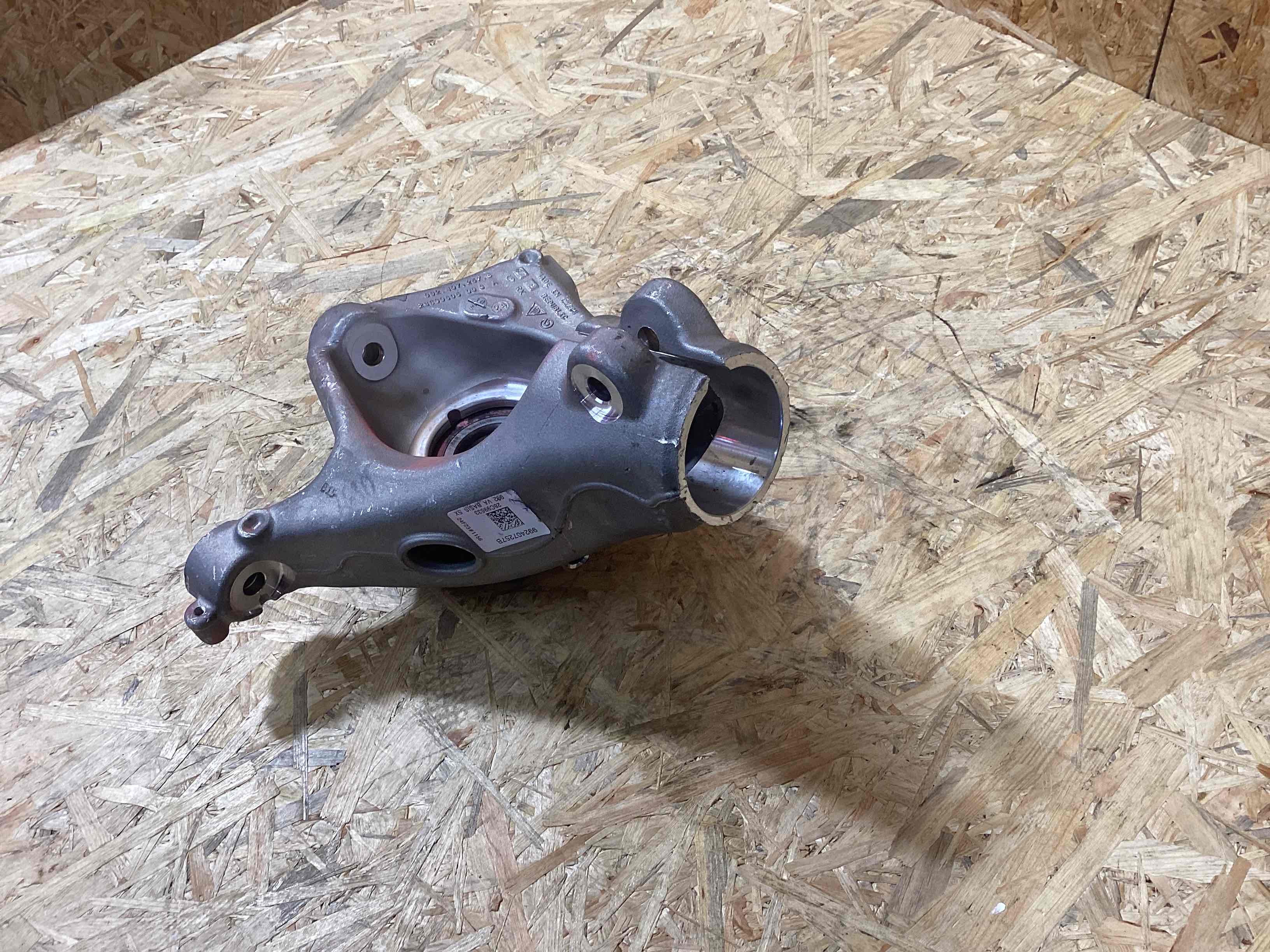 Кулак поворотный левый Porsche 911 200526-138