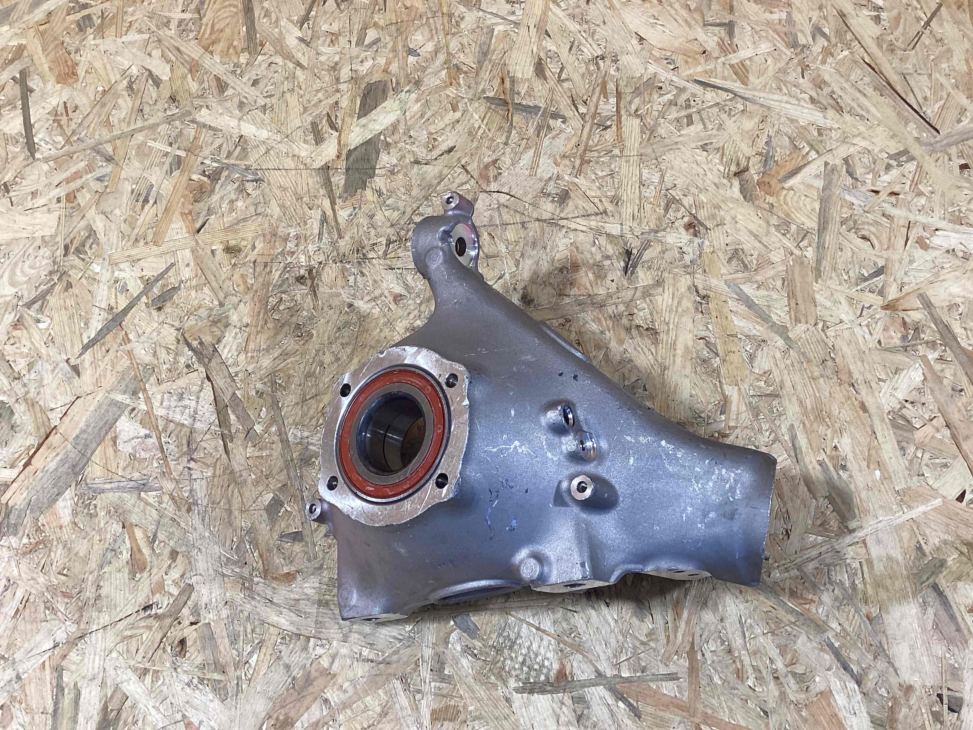Кулак поворотный левый Porsche 911 200526-138