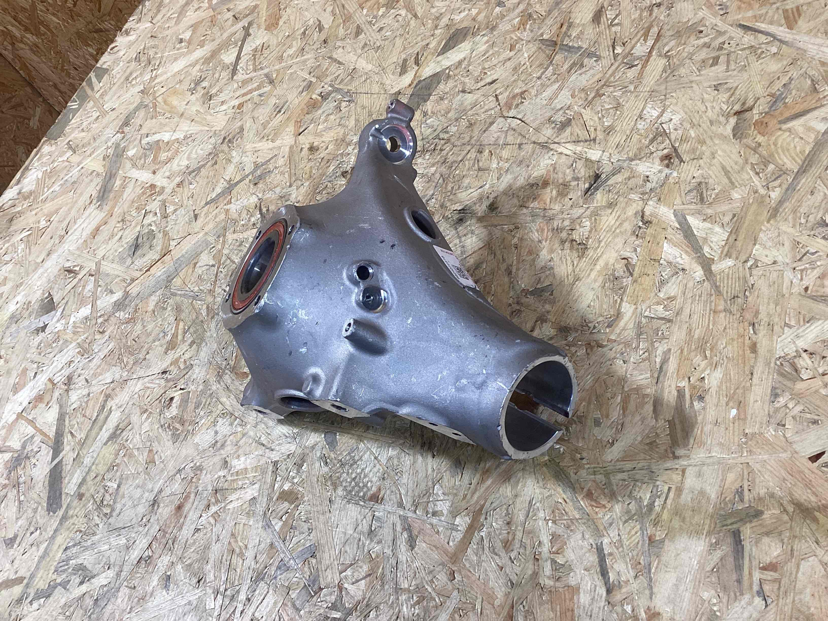 Кулак поворотный левый Porsche 911 200526-138
