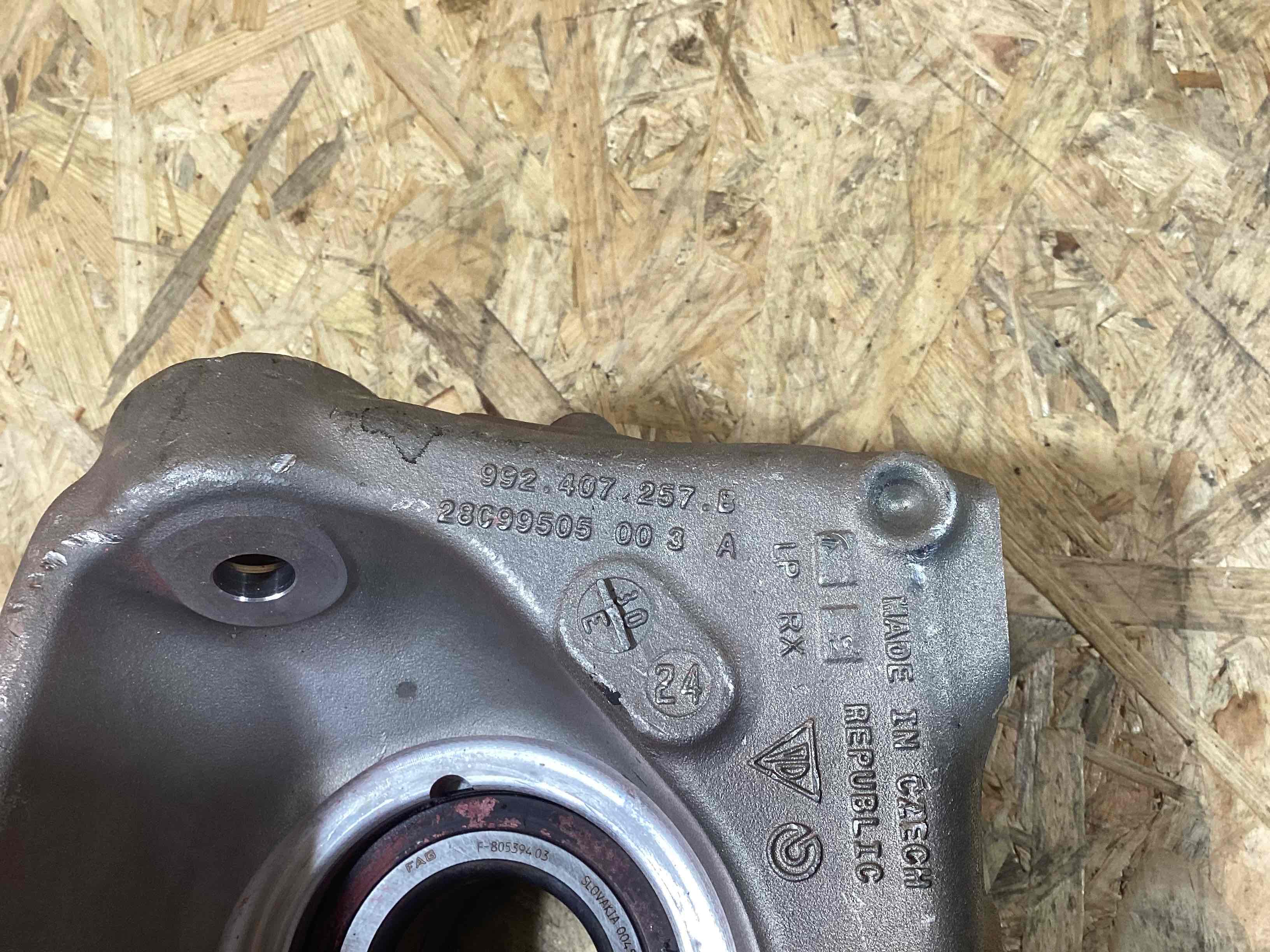 Кулак поворотный левый Porsche 911 200526-138