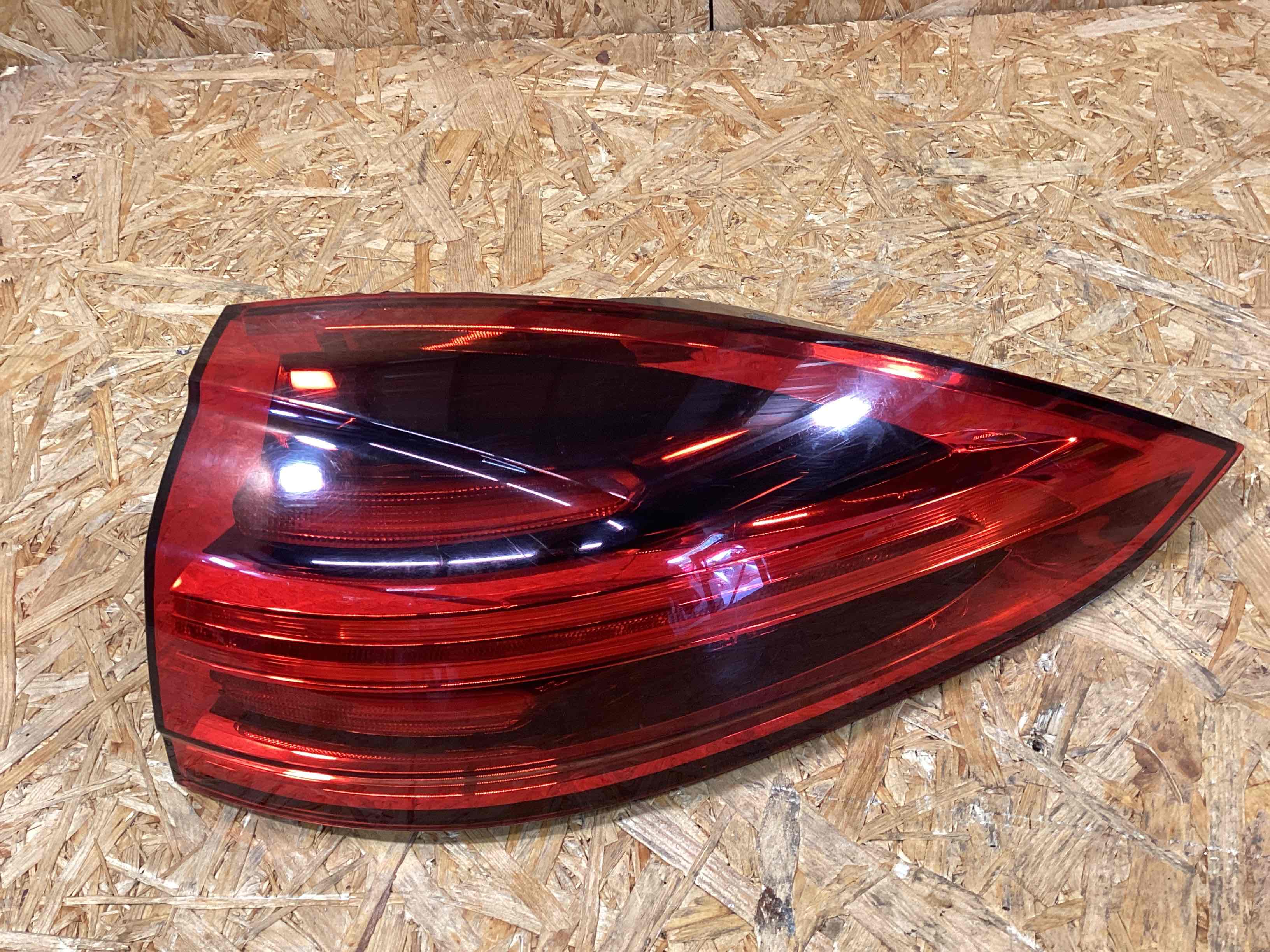 Фонарь задний правый Porsche Cayenne 200825-103