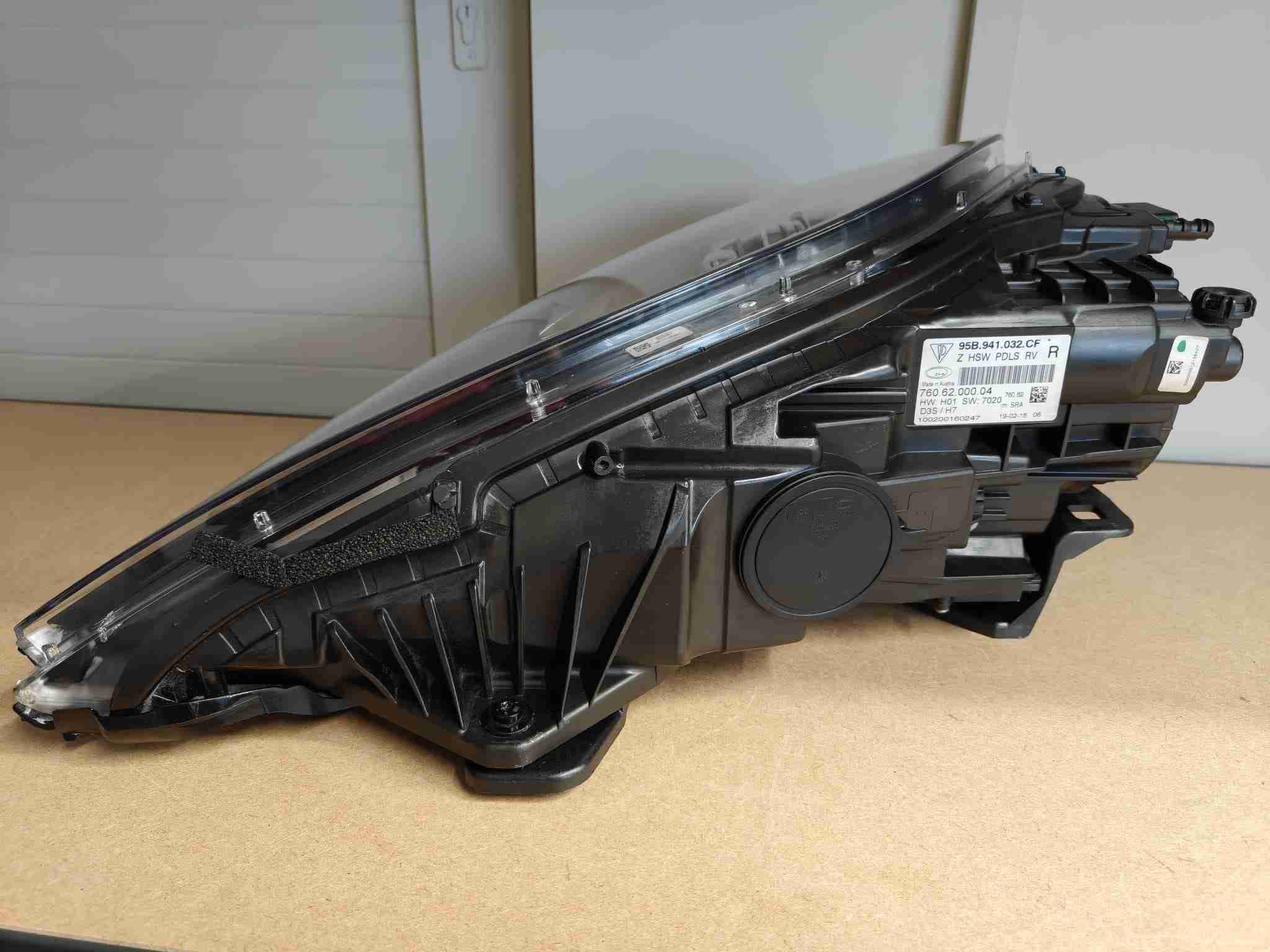 Фара права Porsche Macan 200826-201