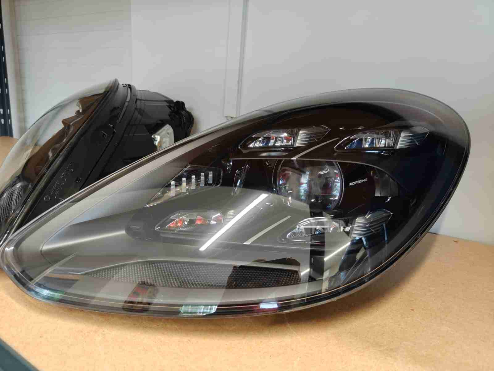 Фара права Porsche Panamera 200826-204