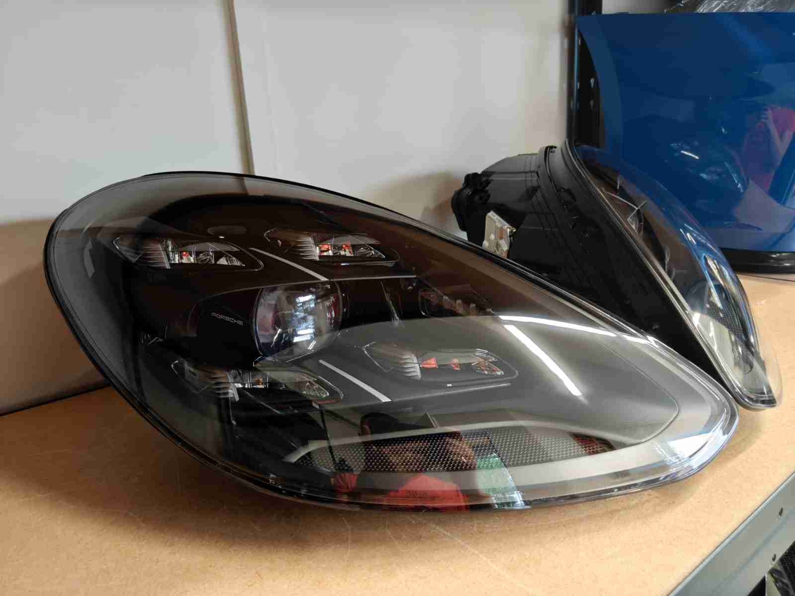 Фара права Porsche Panamera 200826-204