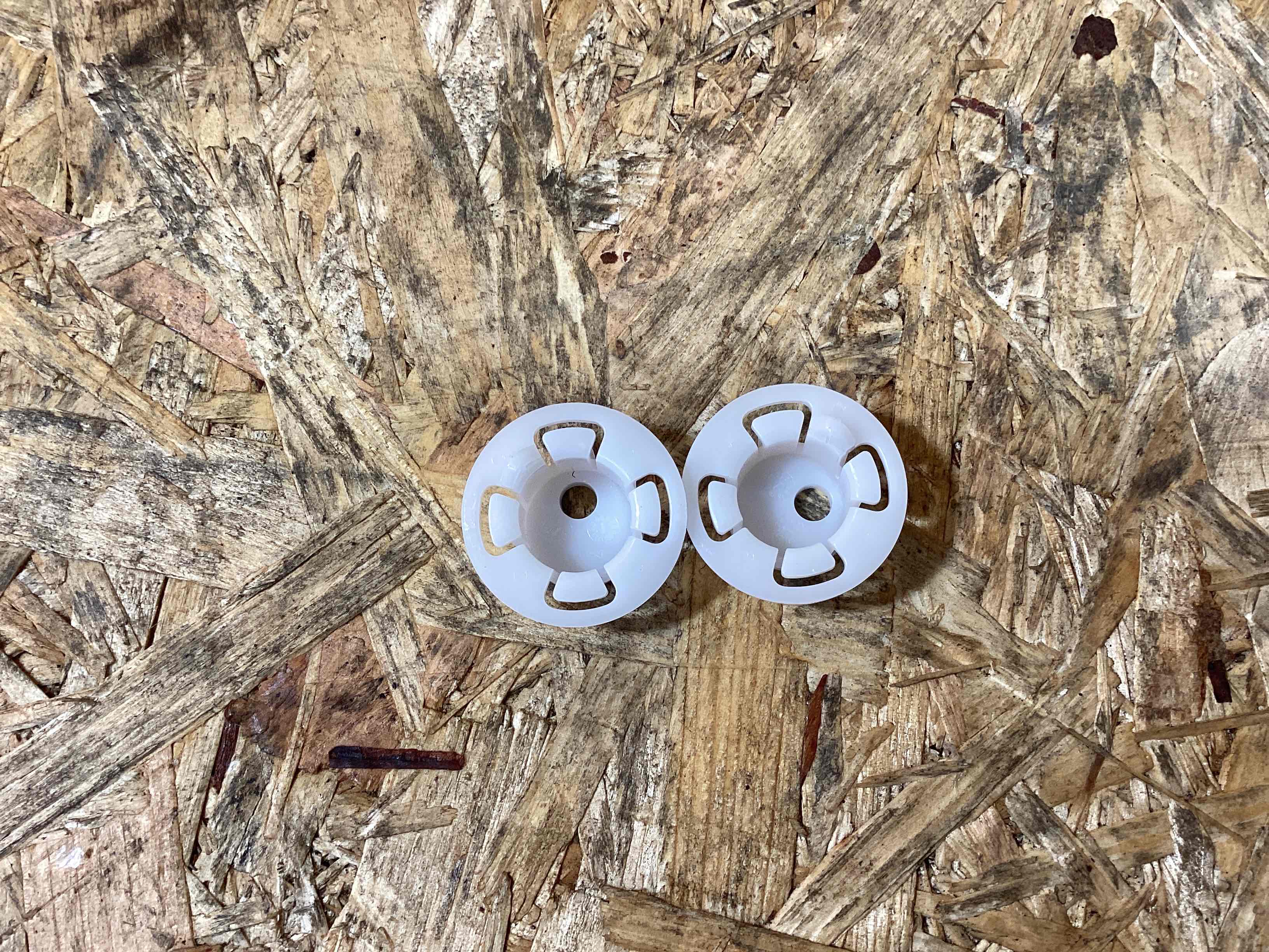 Опора радиатора, крепление/кронштейн, уплотнитель радиатора Porsche Taycan 201025-106