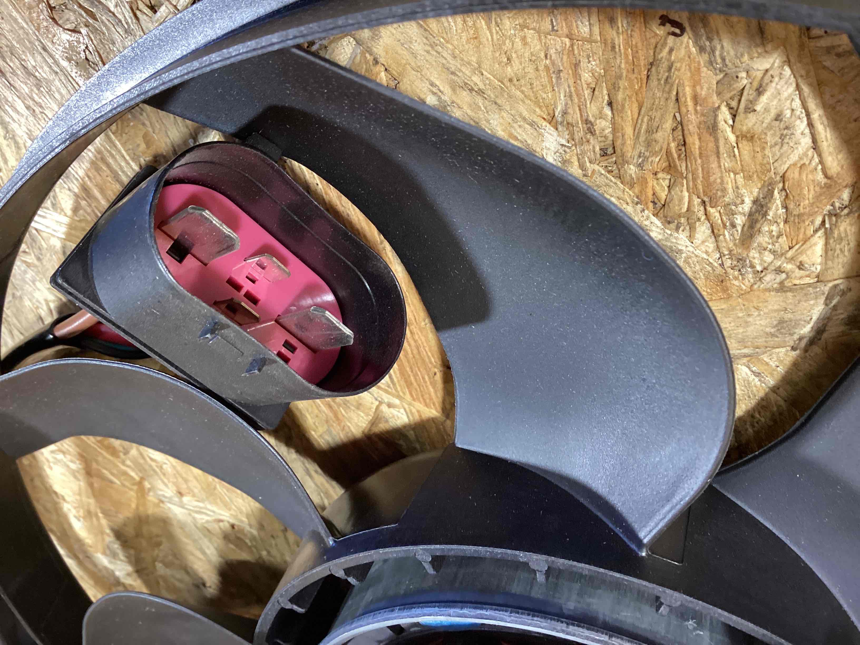 Вентилятор радиатора, вентиляторы Porsche 911 201025-112