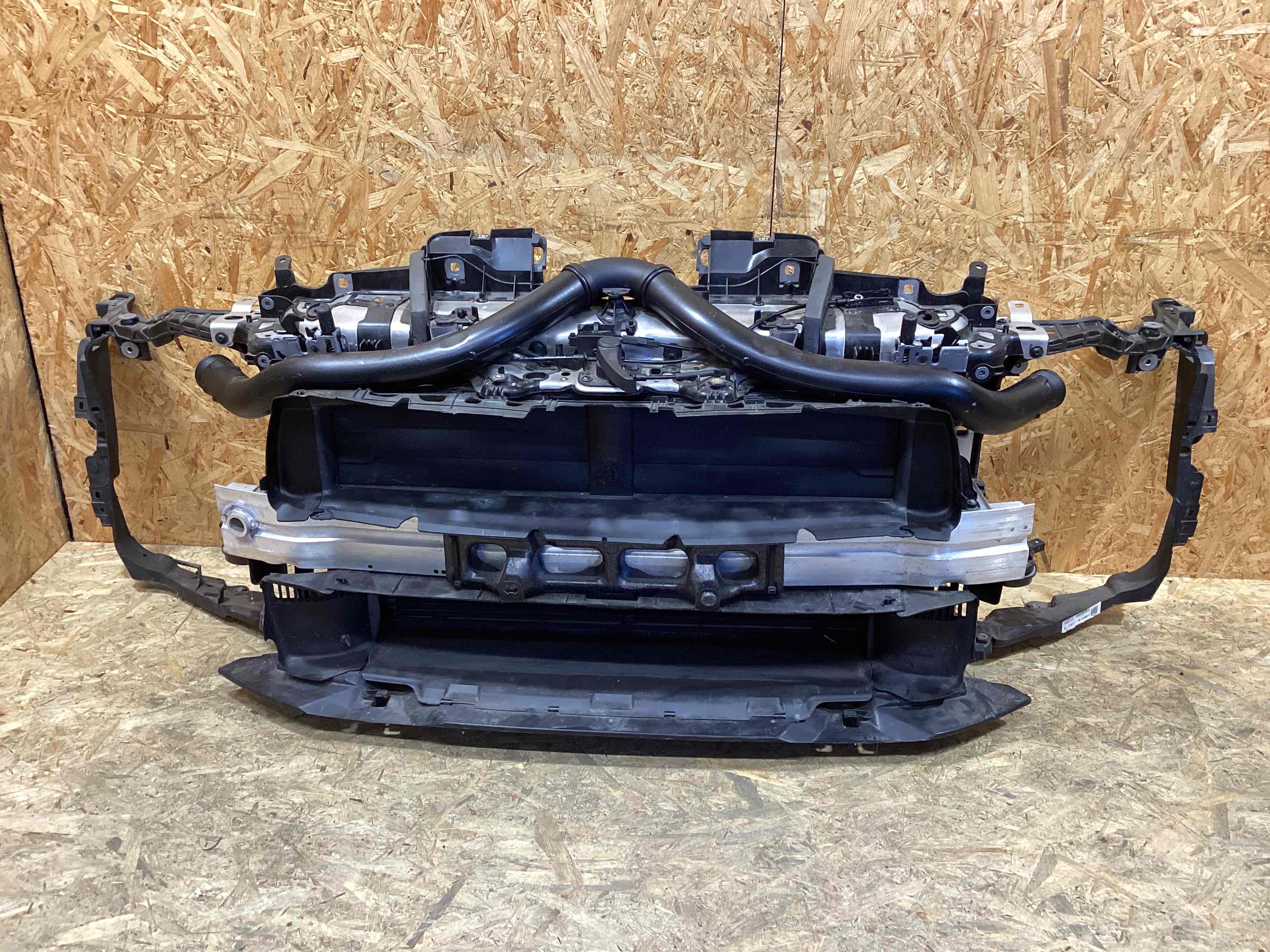 Передняя панель крепления облицовки (телевизор) Porsche Macan 201025-115