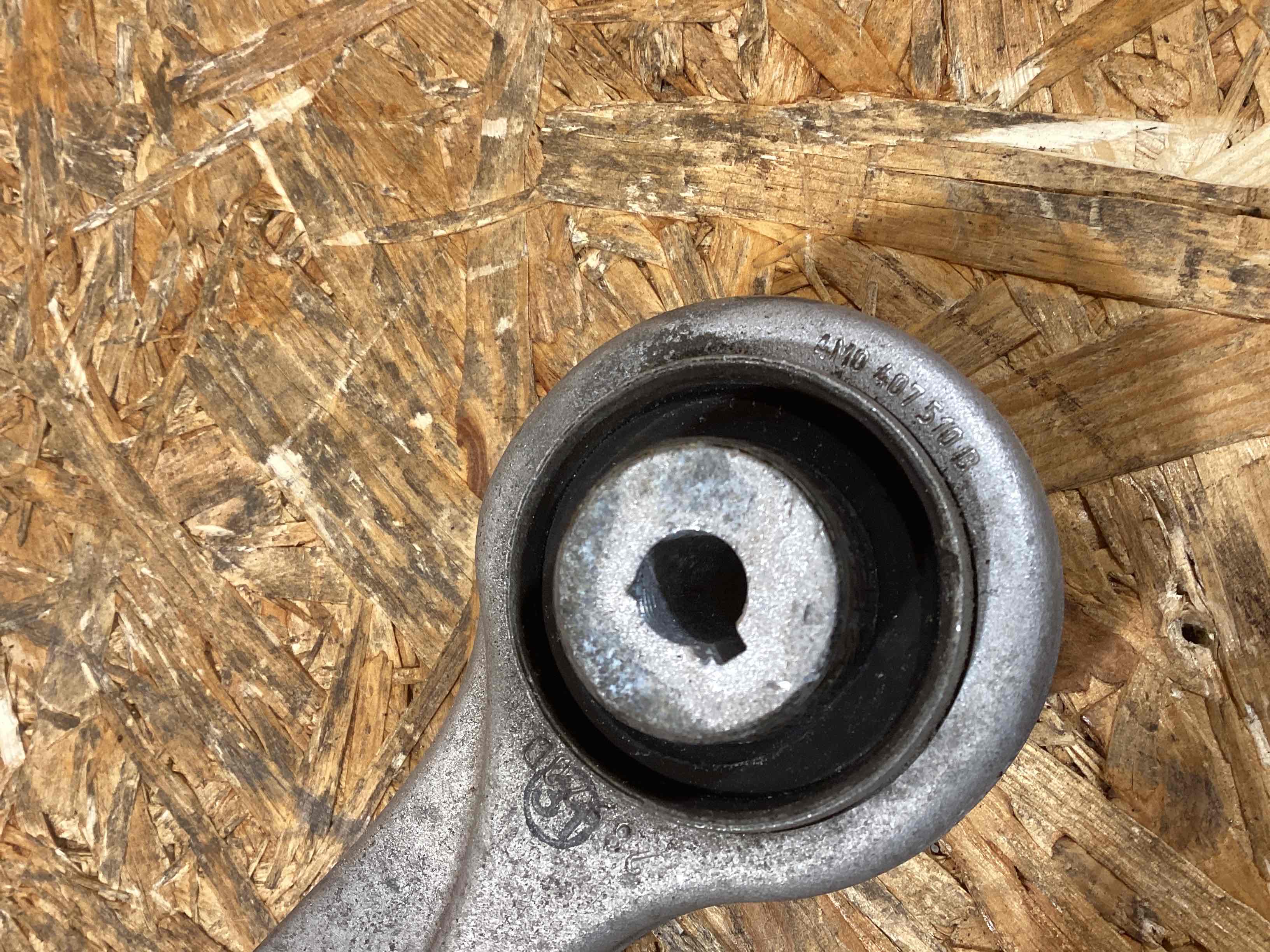 Рычаг подвески Porsche Cayenne 201125-107