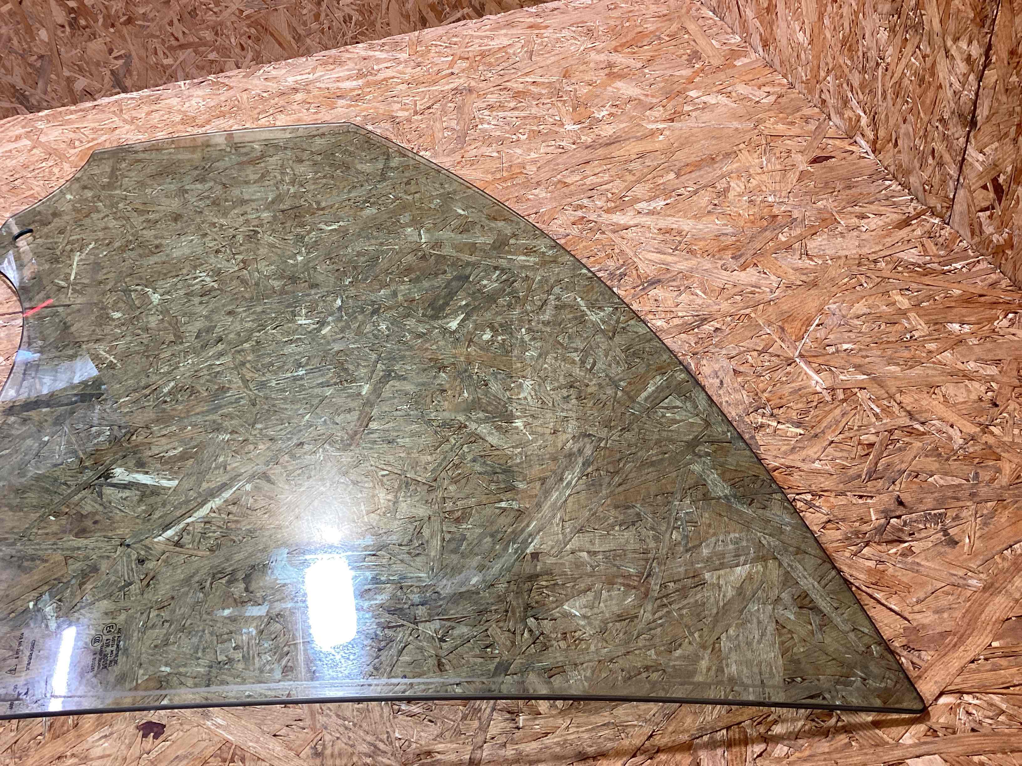 Стекло двери Porsche Macan 210126-102