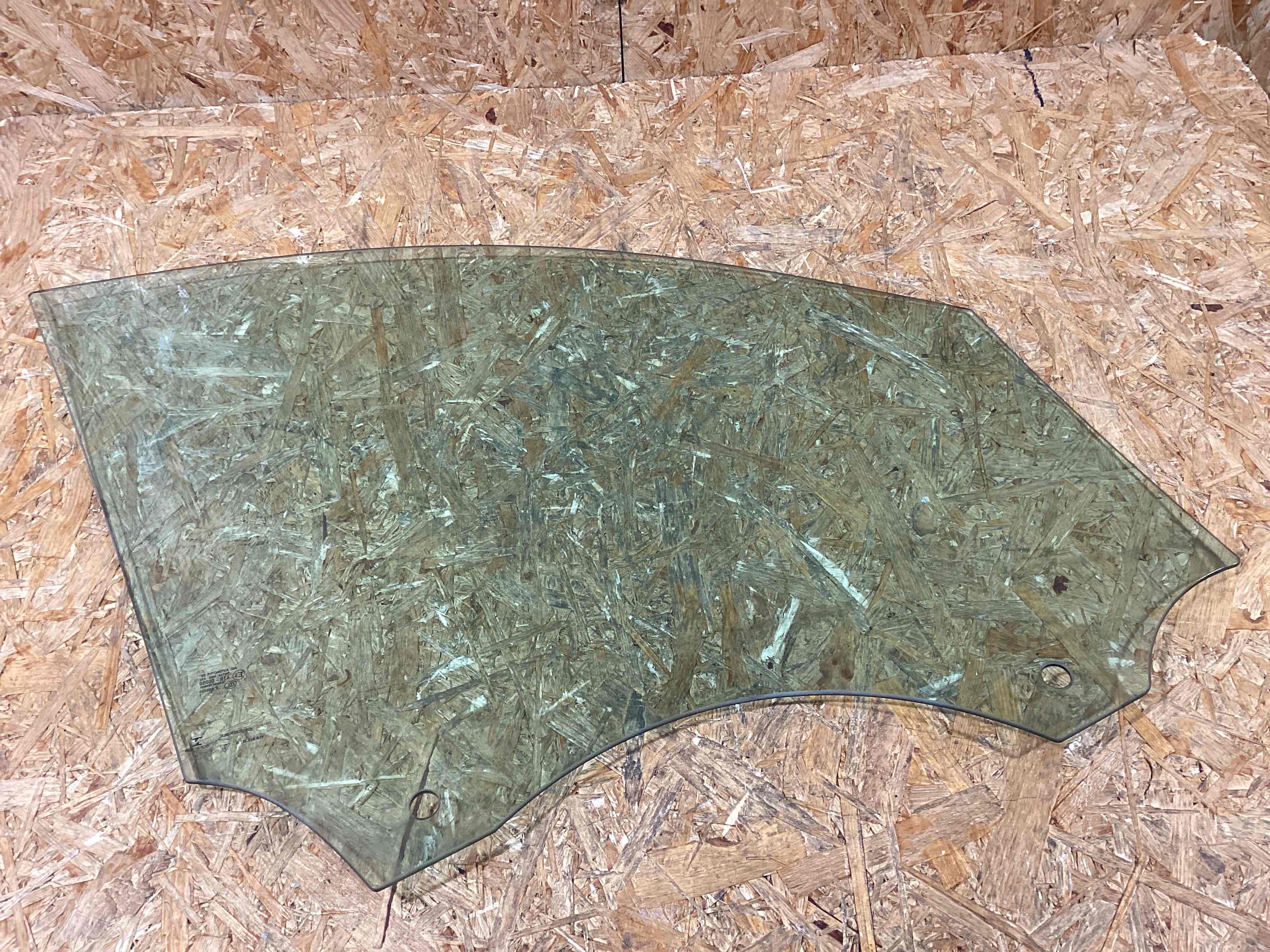 Стекло двери Porsche Macan 210126-102