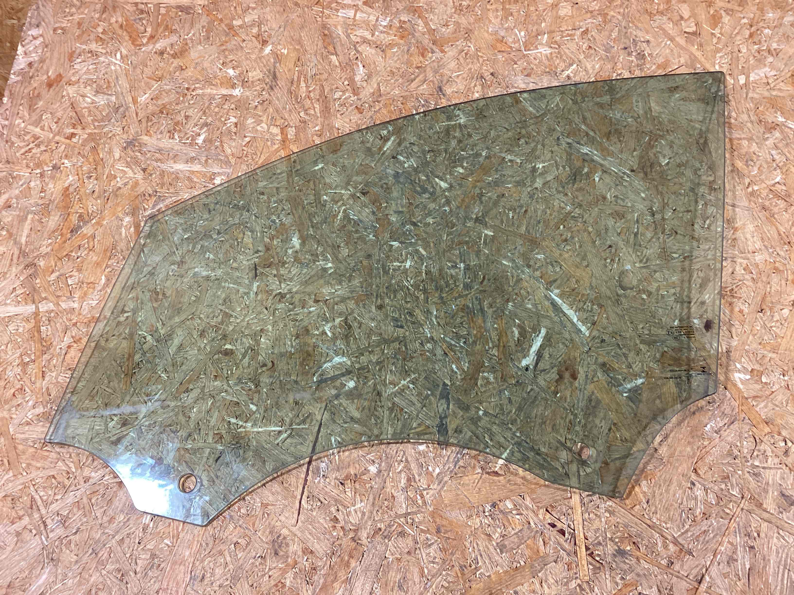 Стекло двери Porsche Macan 210126-102