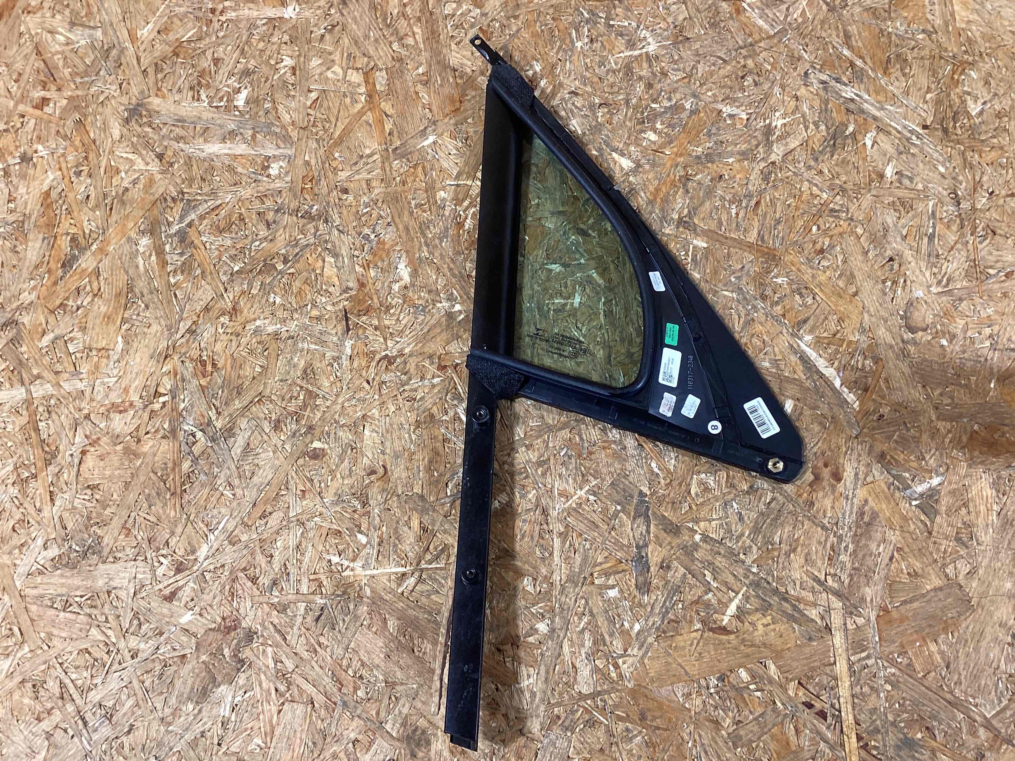 Стекло форточки двери Porsche Macan 210126-103