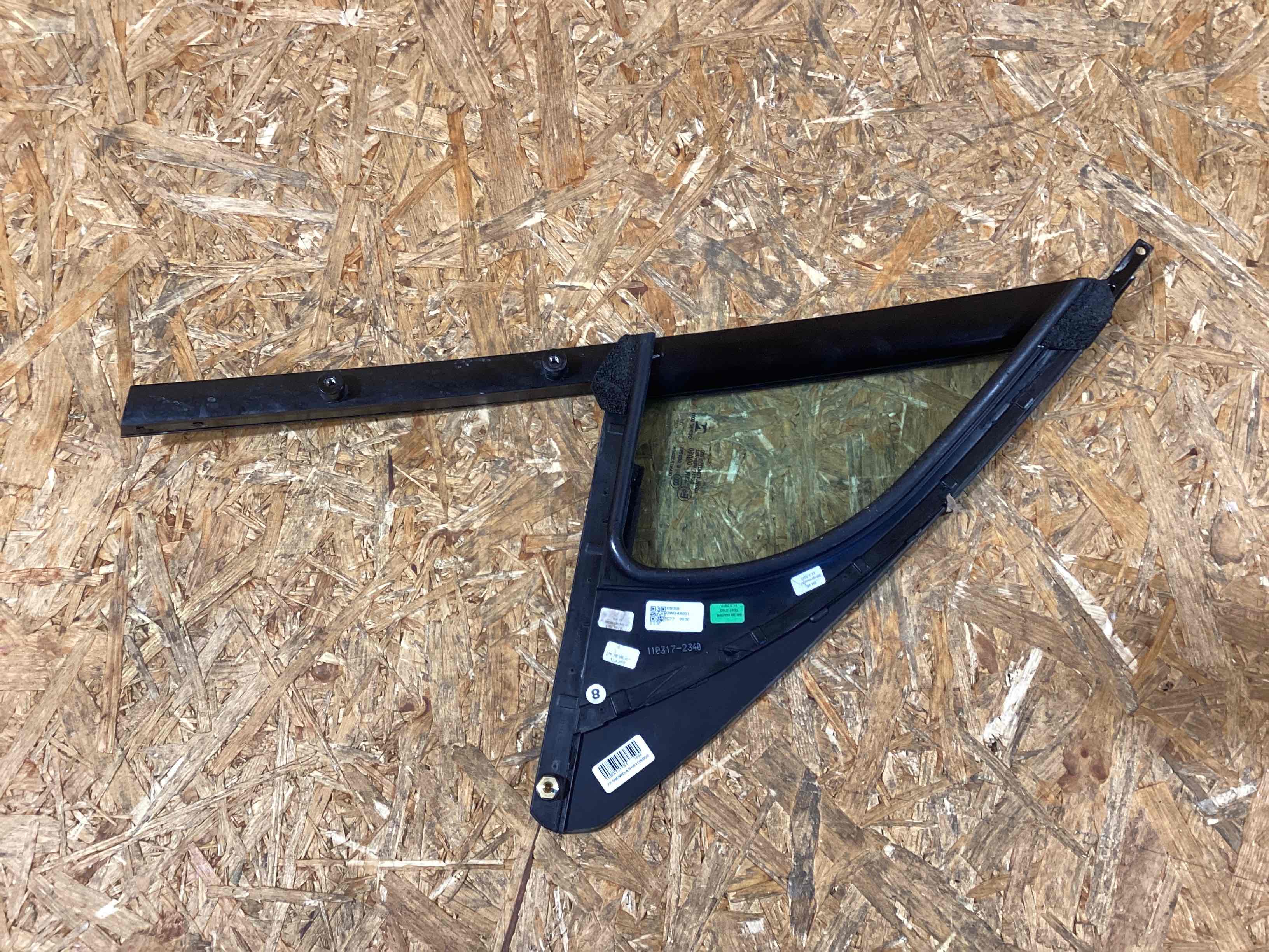 Стекло форточки двери Porsche Macan 210126-103