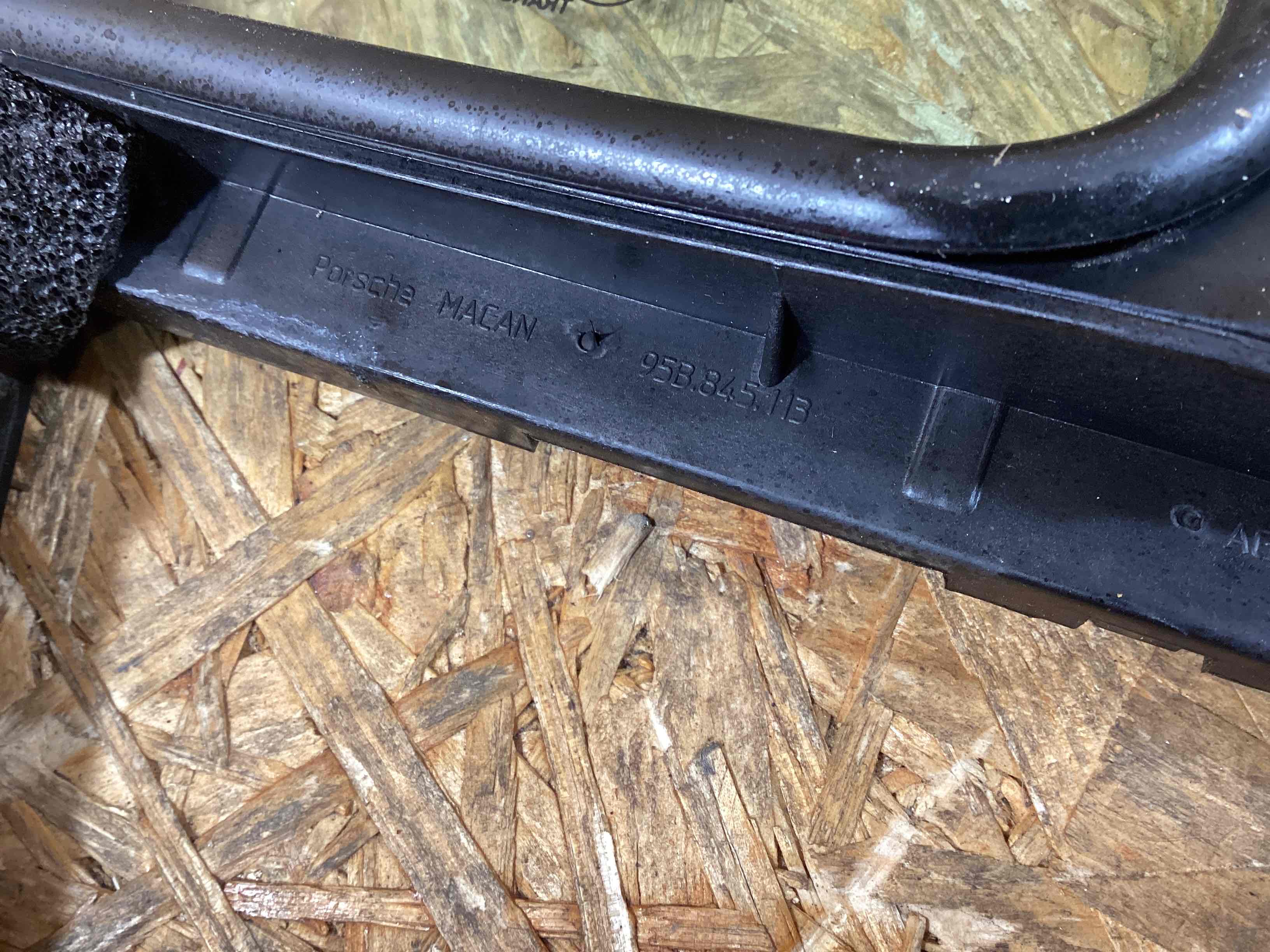 Стекло форточки двери Porsche Macan 210126-103