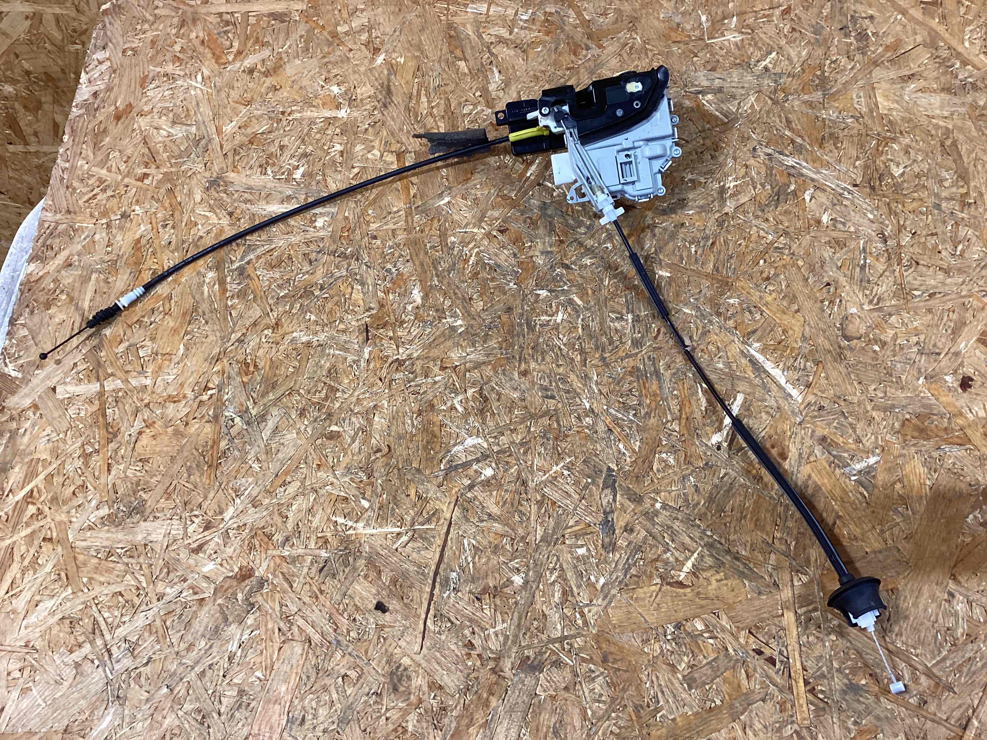 Замок двери передней левой Porsche Macan 210126-109