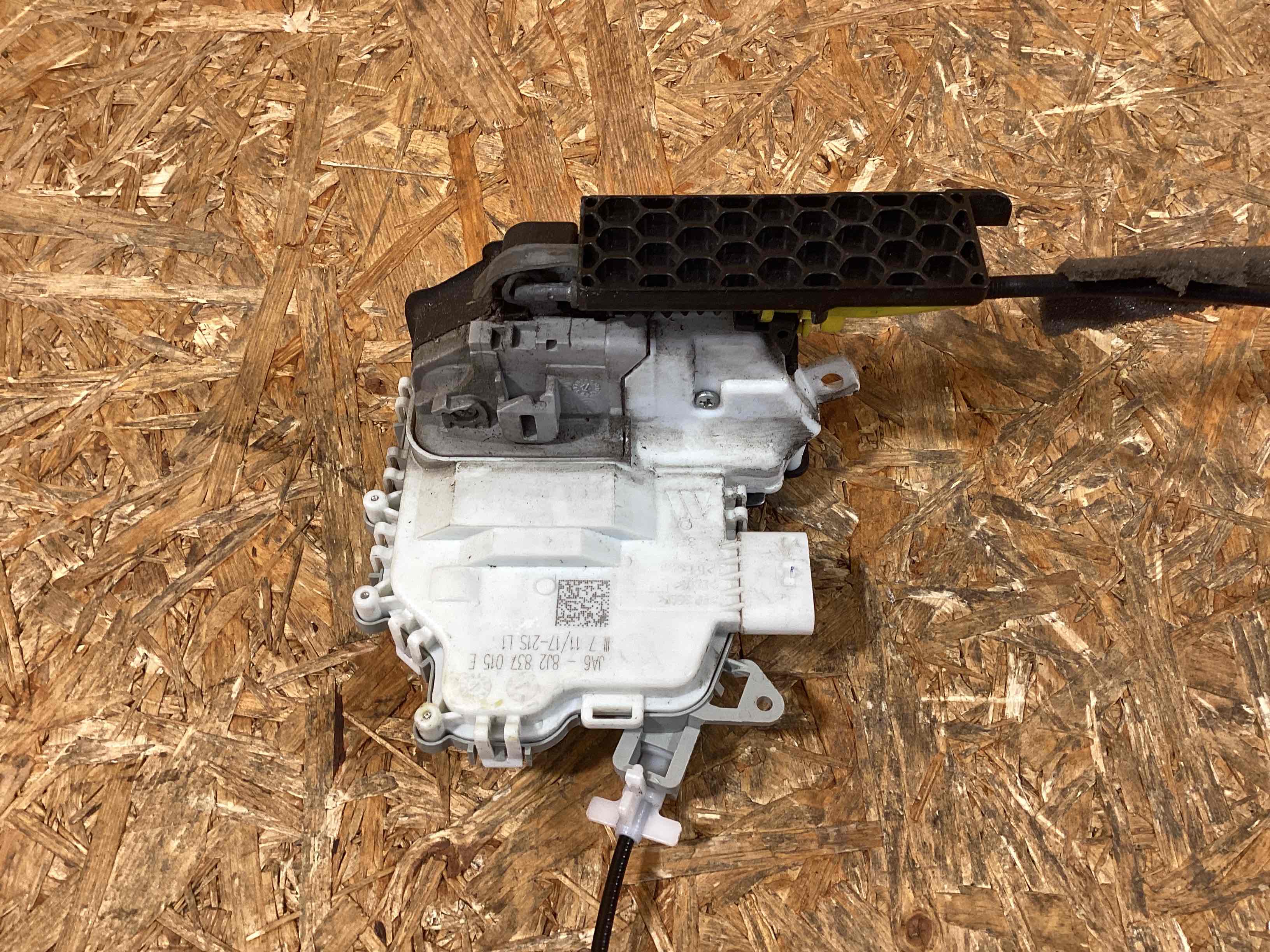 Замок двери передней левой Porsche Macan 210126-109