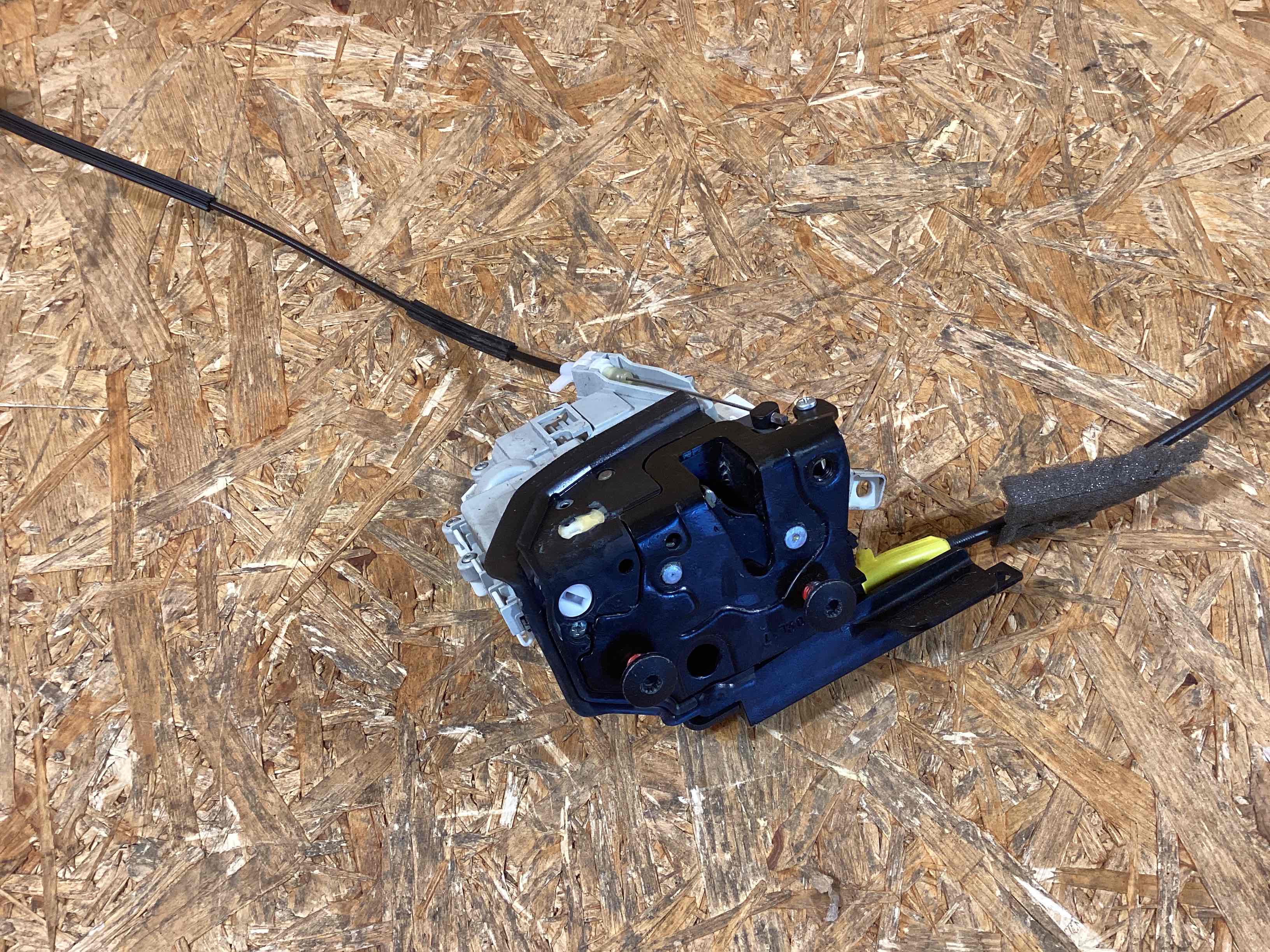 Замок двери передней левой Porsche Macan 210126-109