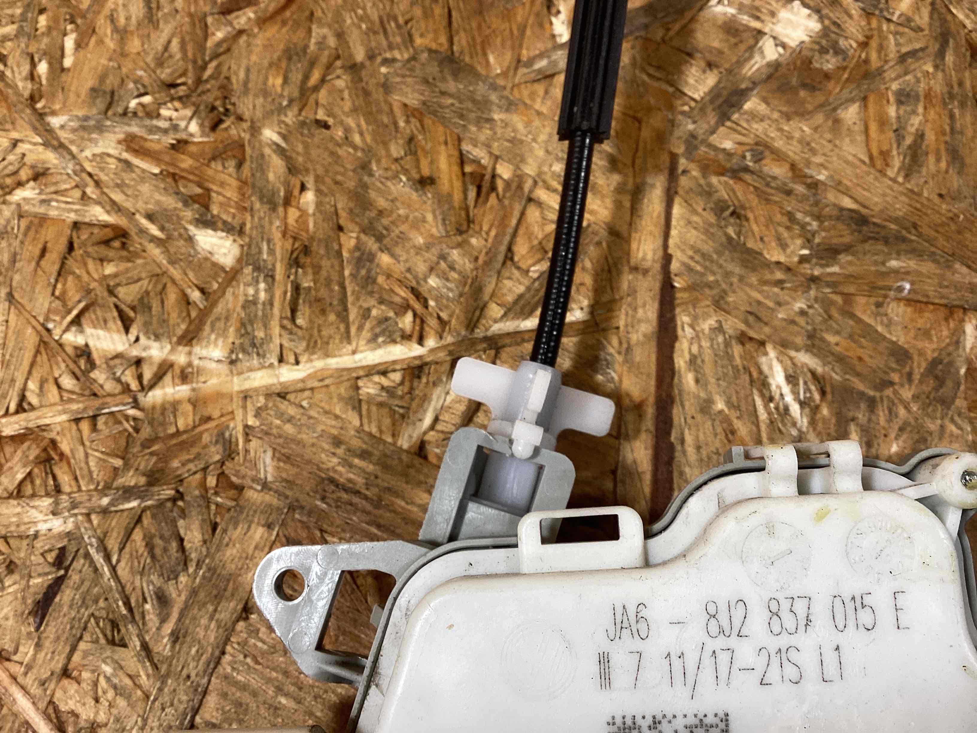 Замок двери передней левой Porsche Macan 210126-109