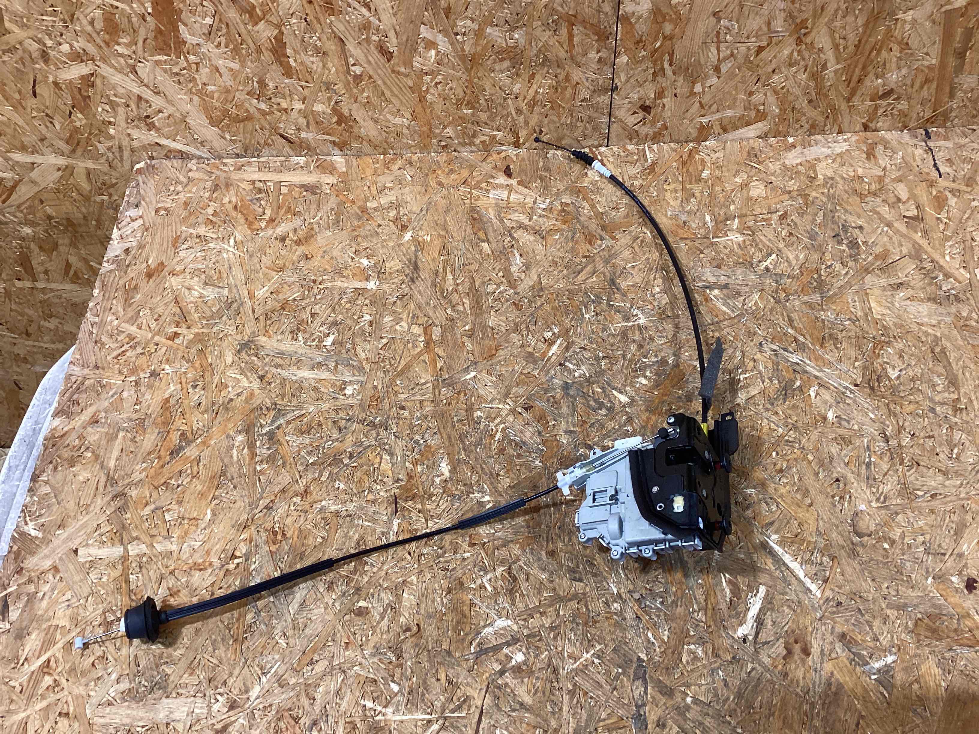 Замок двери передней левой Porsche Macan 210126-109