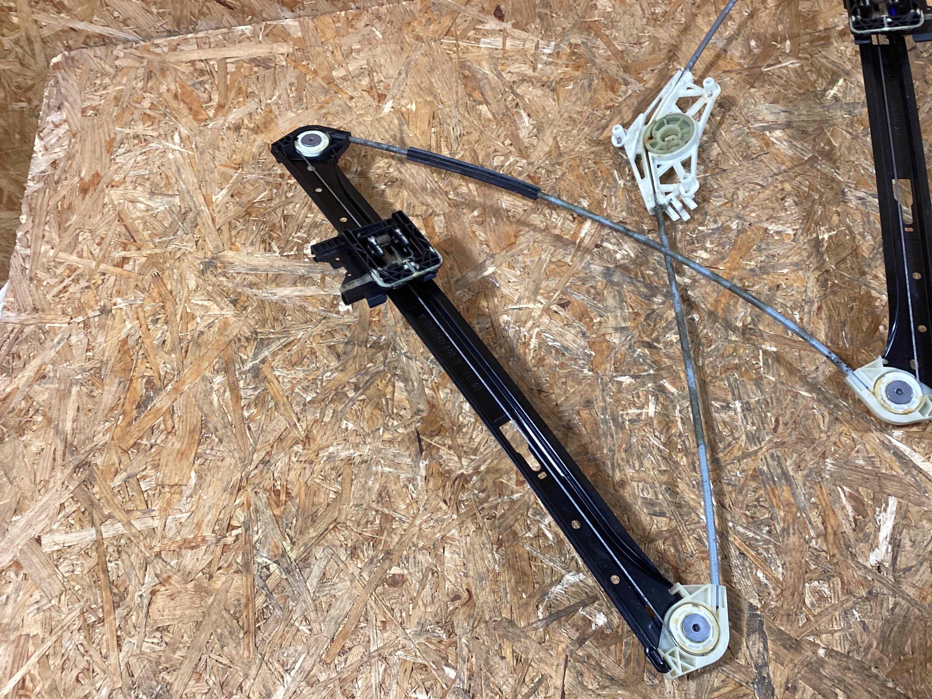 Стеклоподъемник передний левый Porsche Macan 210126-110