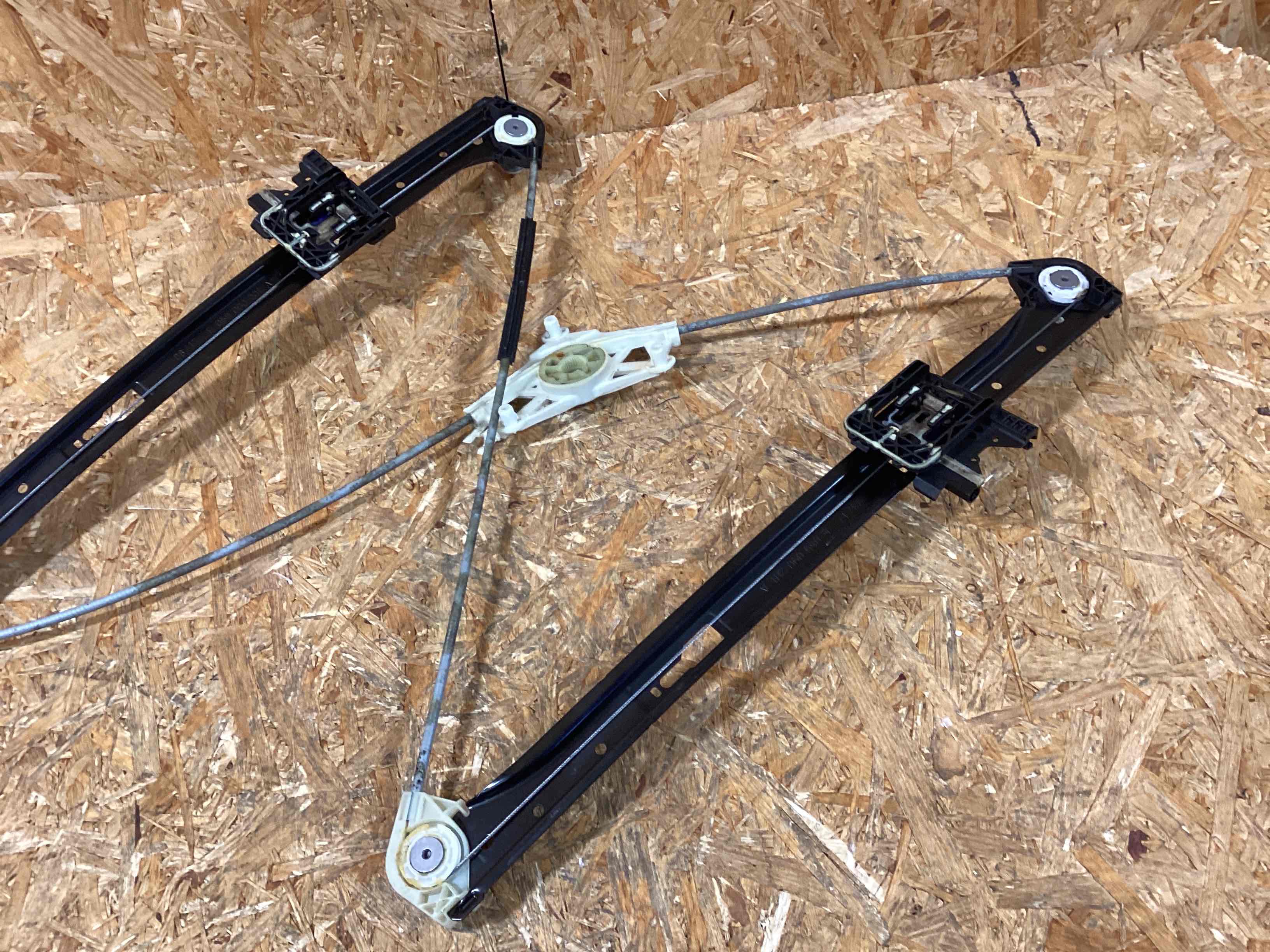 Стеклоподъемник передний левый Porsche Macan 210126-110