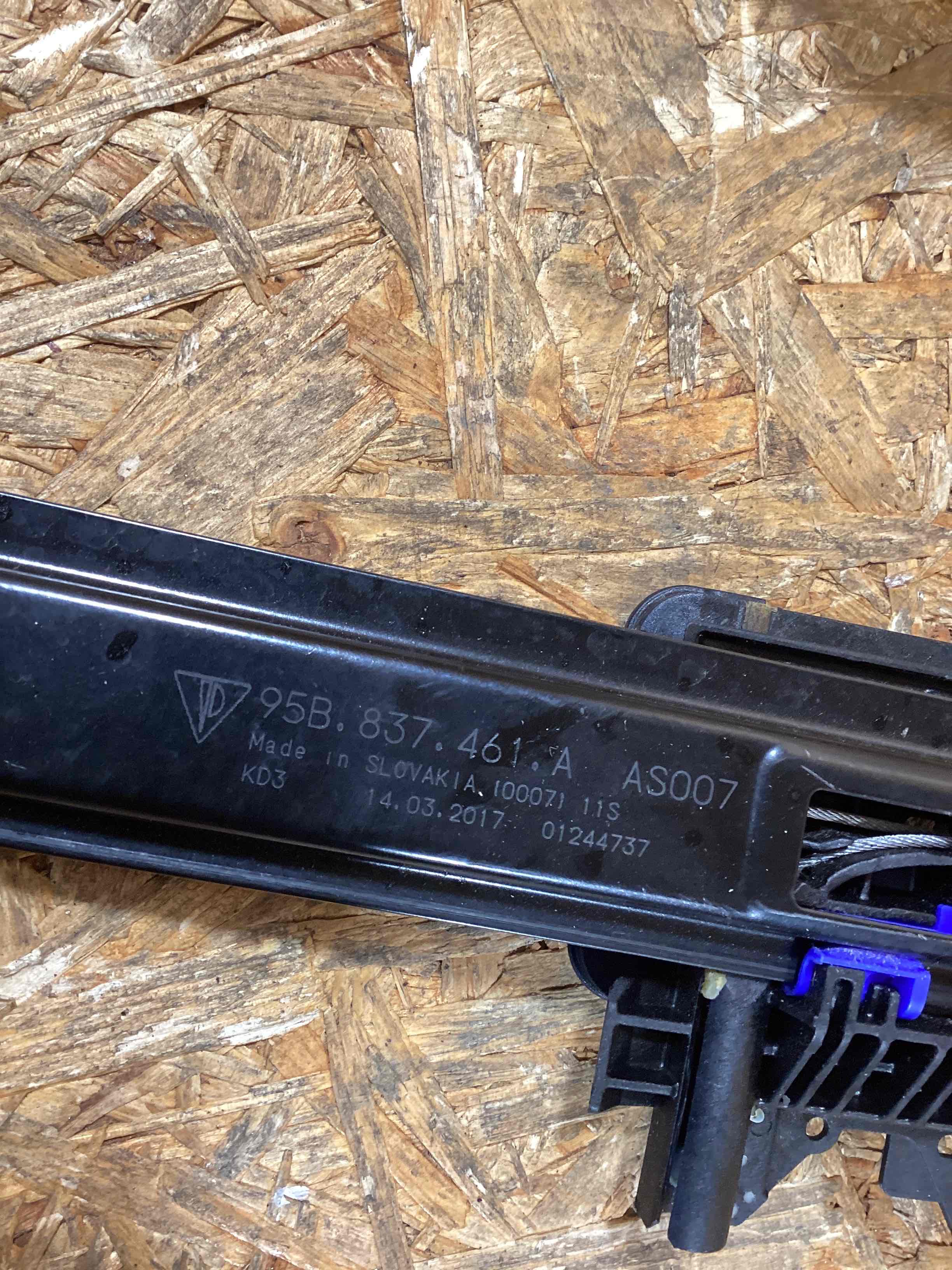 Стеклоподъемник передний левый Porsche Macan 210126-110