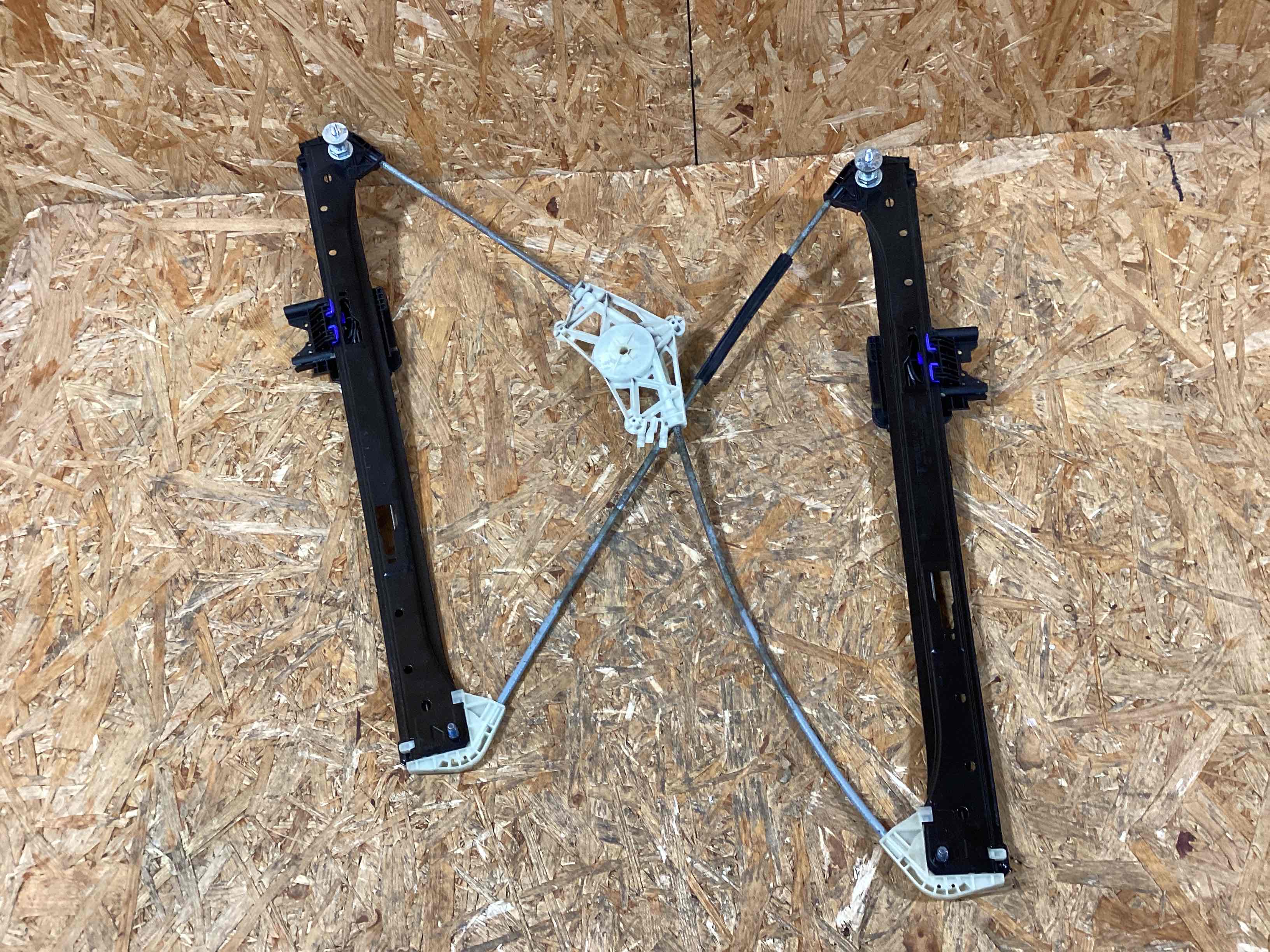 Стеклоподъемник передний левый Porsche Macan 210126-110