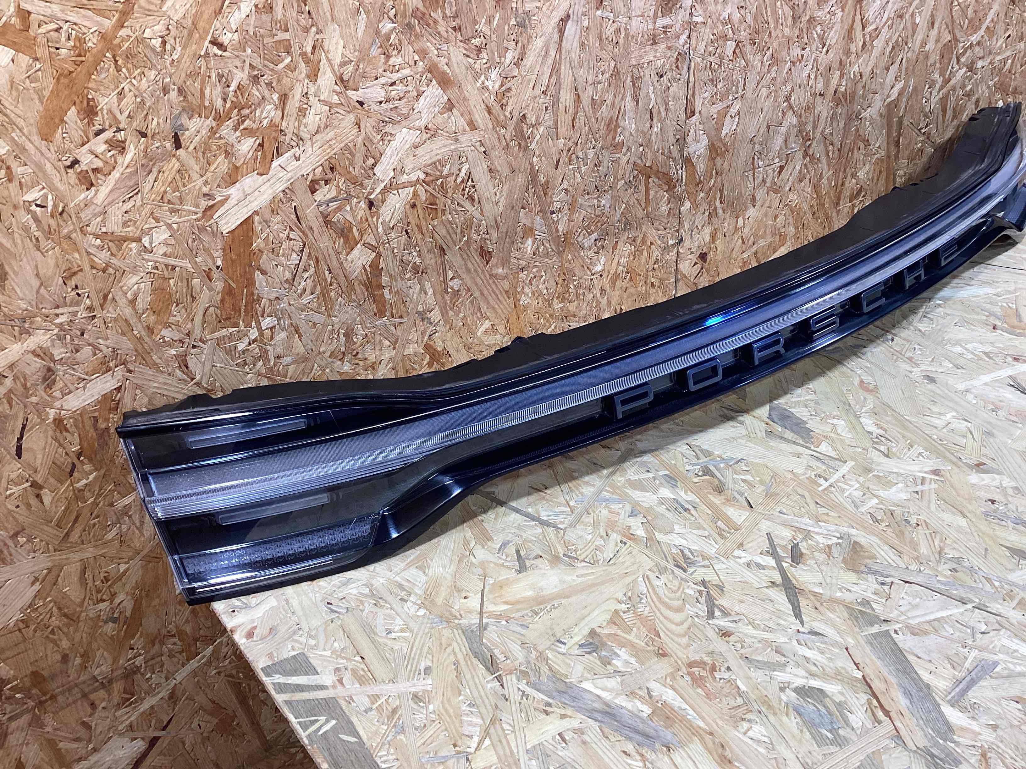 Фонарь стоп-сигнал Porsche Macan 210426-105