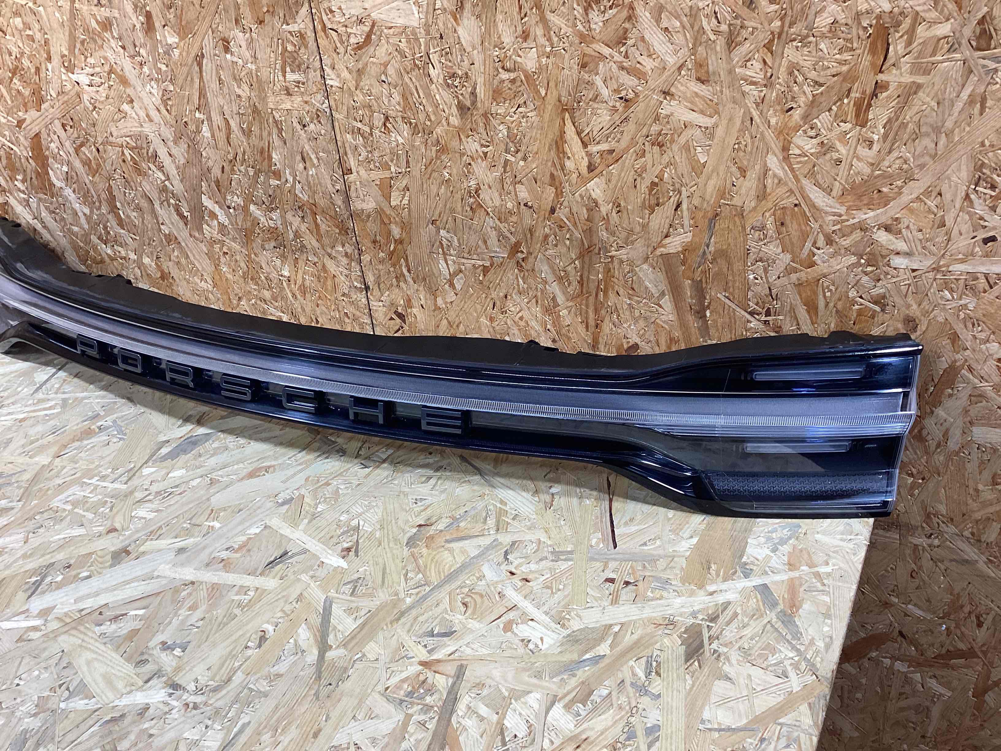 Фонарь стоп-сигнал Porsche Macan 210426-105