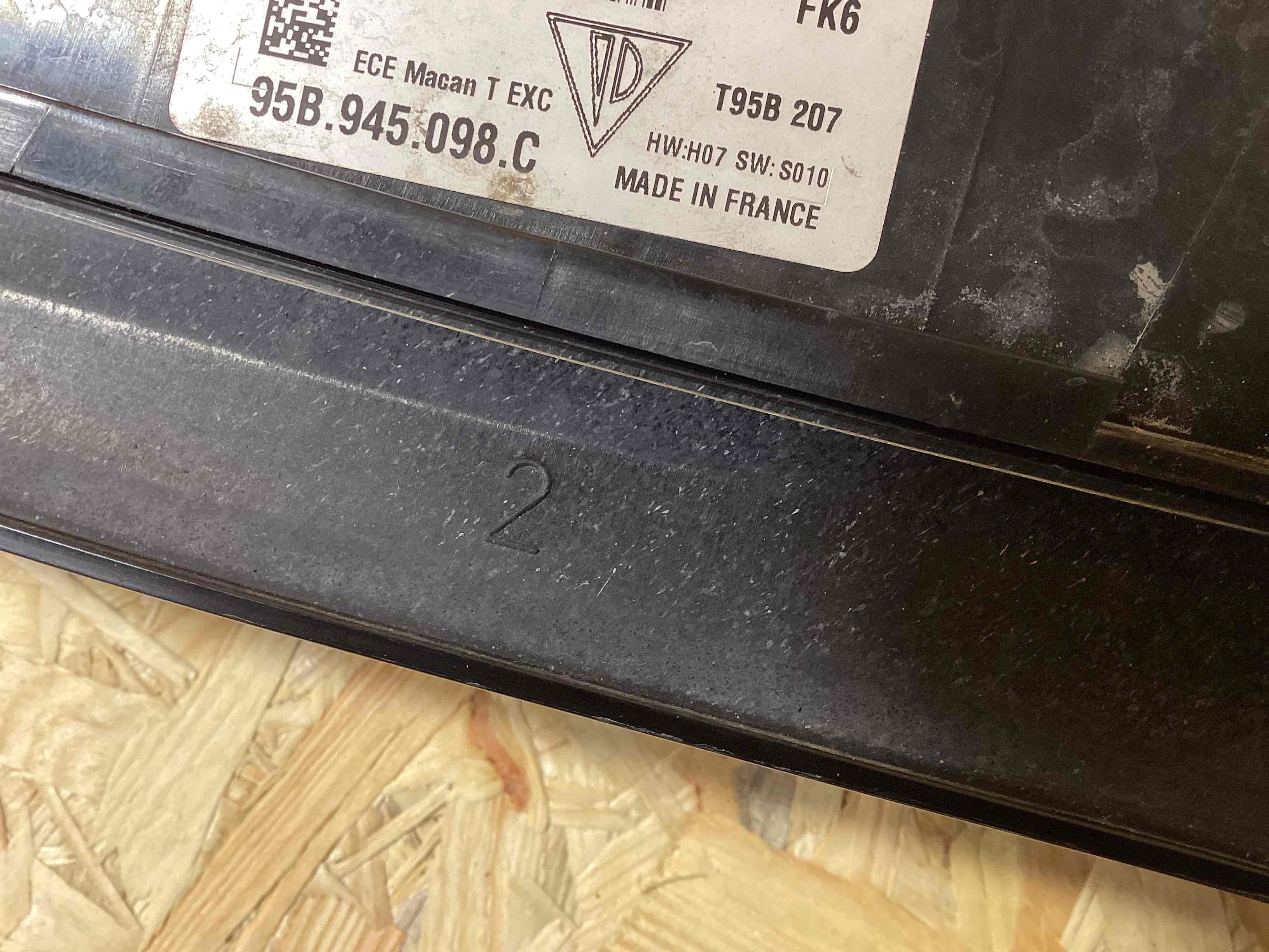 Фонарь стоп-сигнал Porsche Macan 210426-105