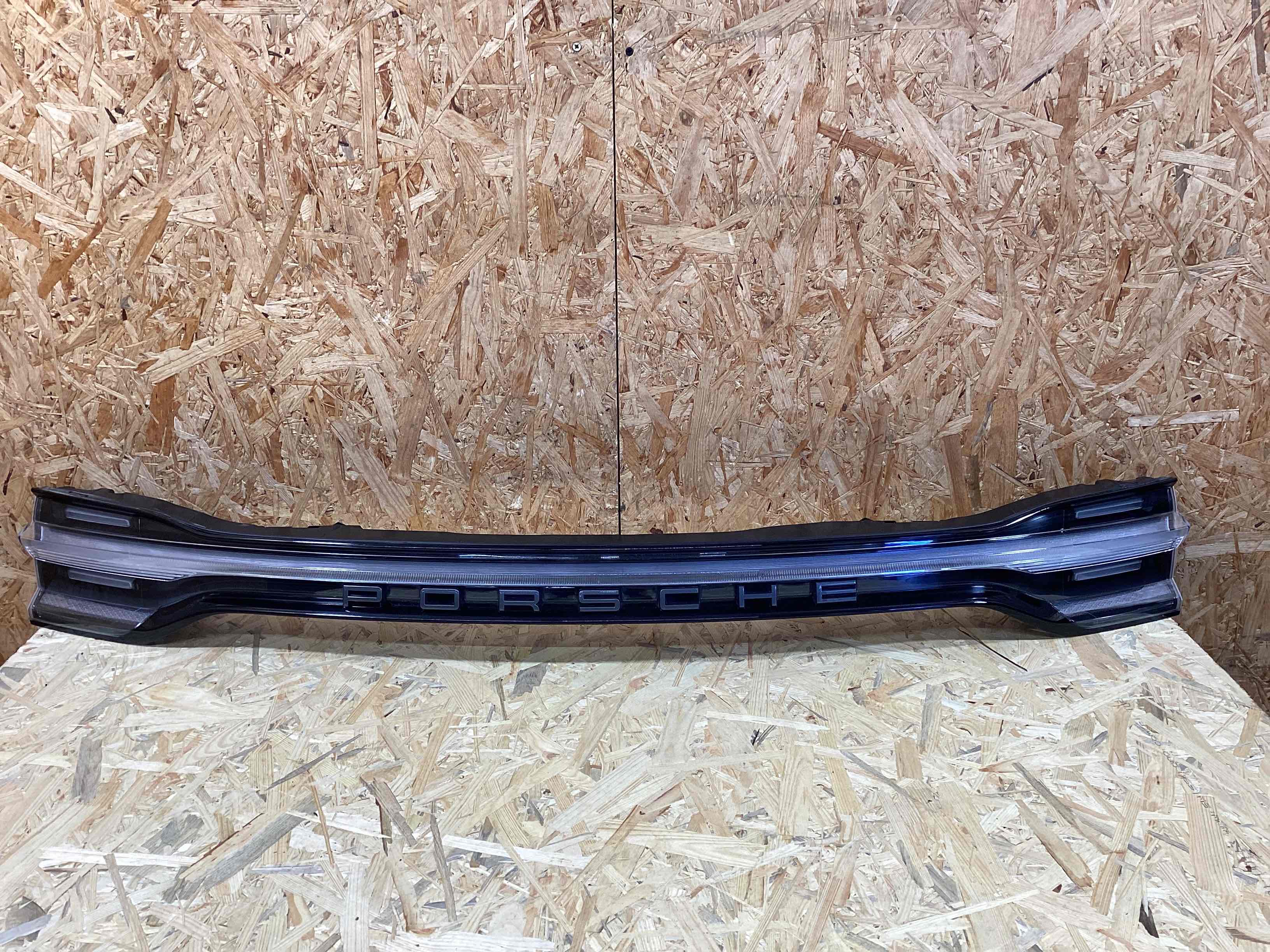 Фонарь стоп-сигнал Porsche Macan 210426-105