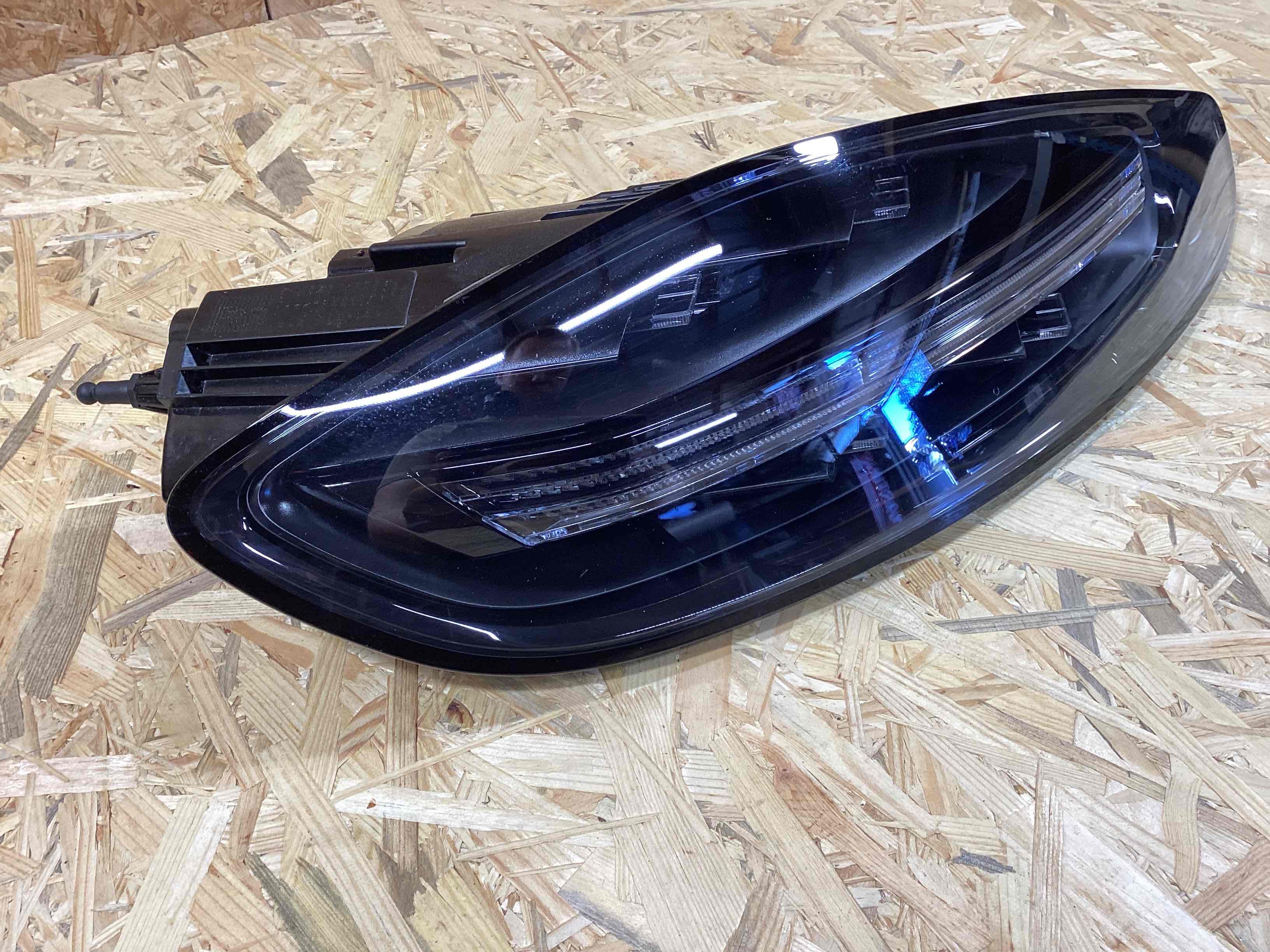 Фонарь задний левый Porsche Boxster 718 210426-110