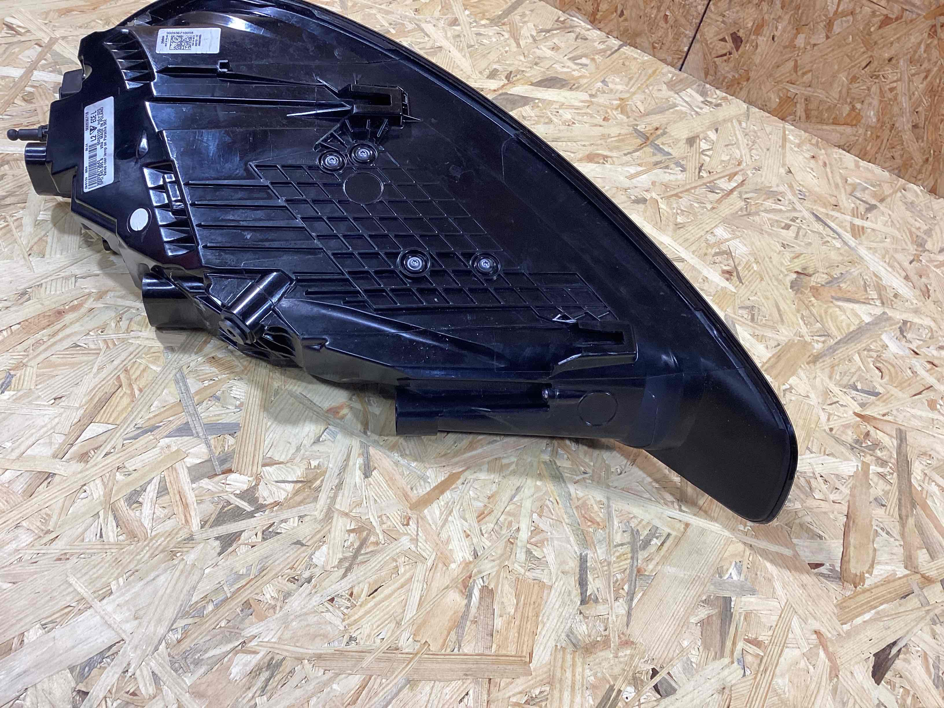 Фонарь задний левый Porsche Boxster 718 210426-110