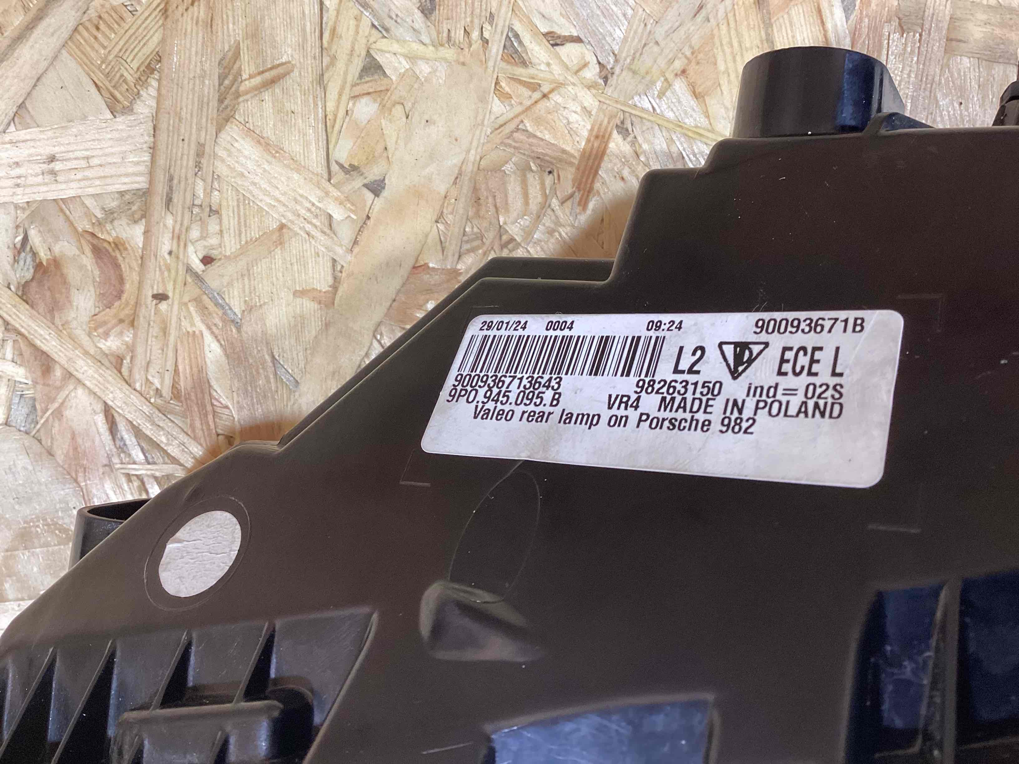 Фонарь задний левый Porsche Boxster 718 210426-110