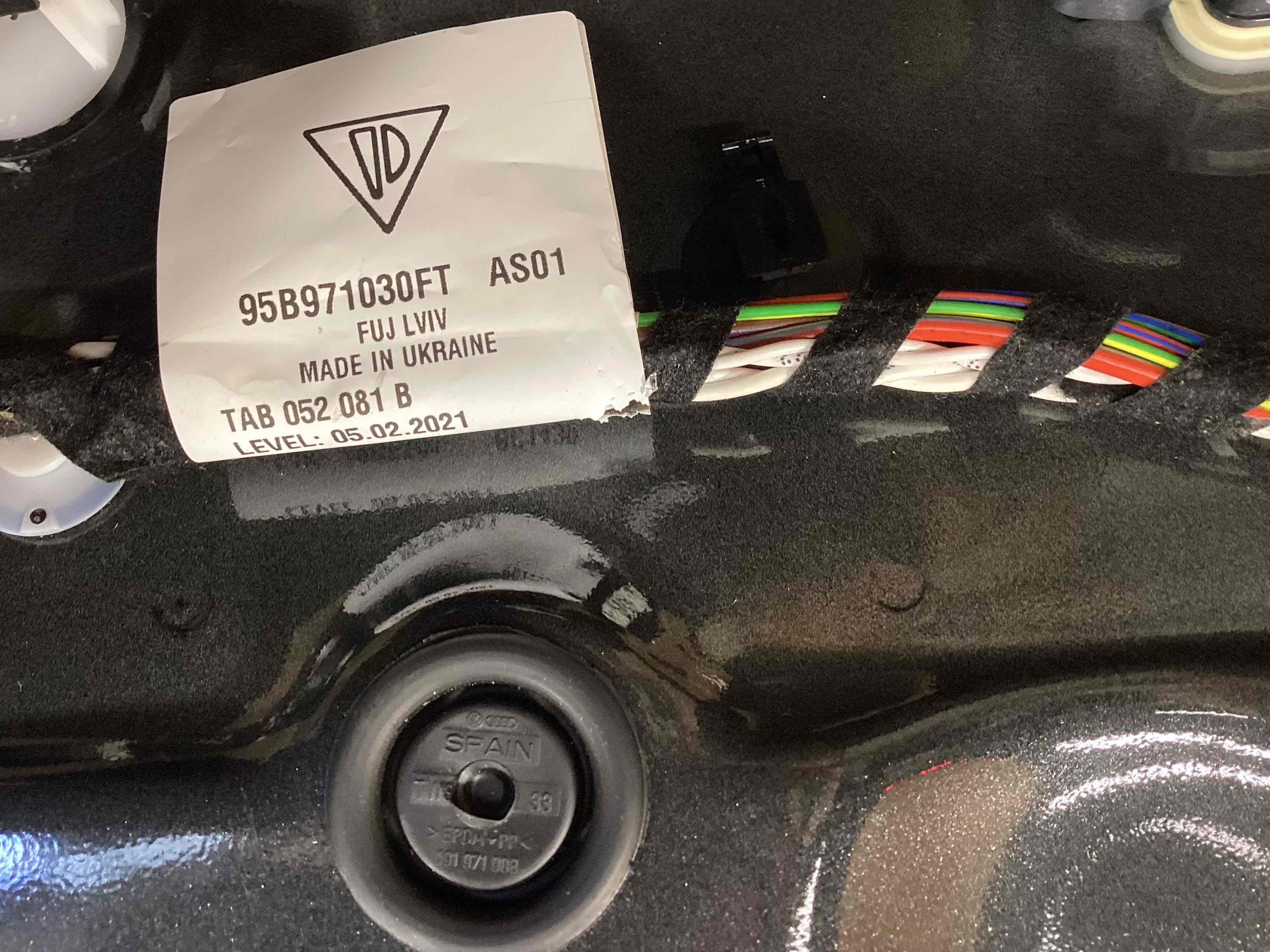 Двері передні ліві Porsche Macan 210926-105