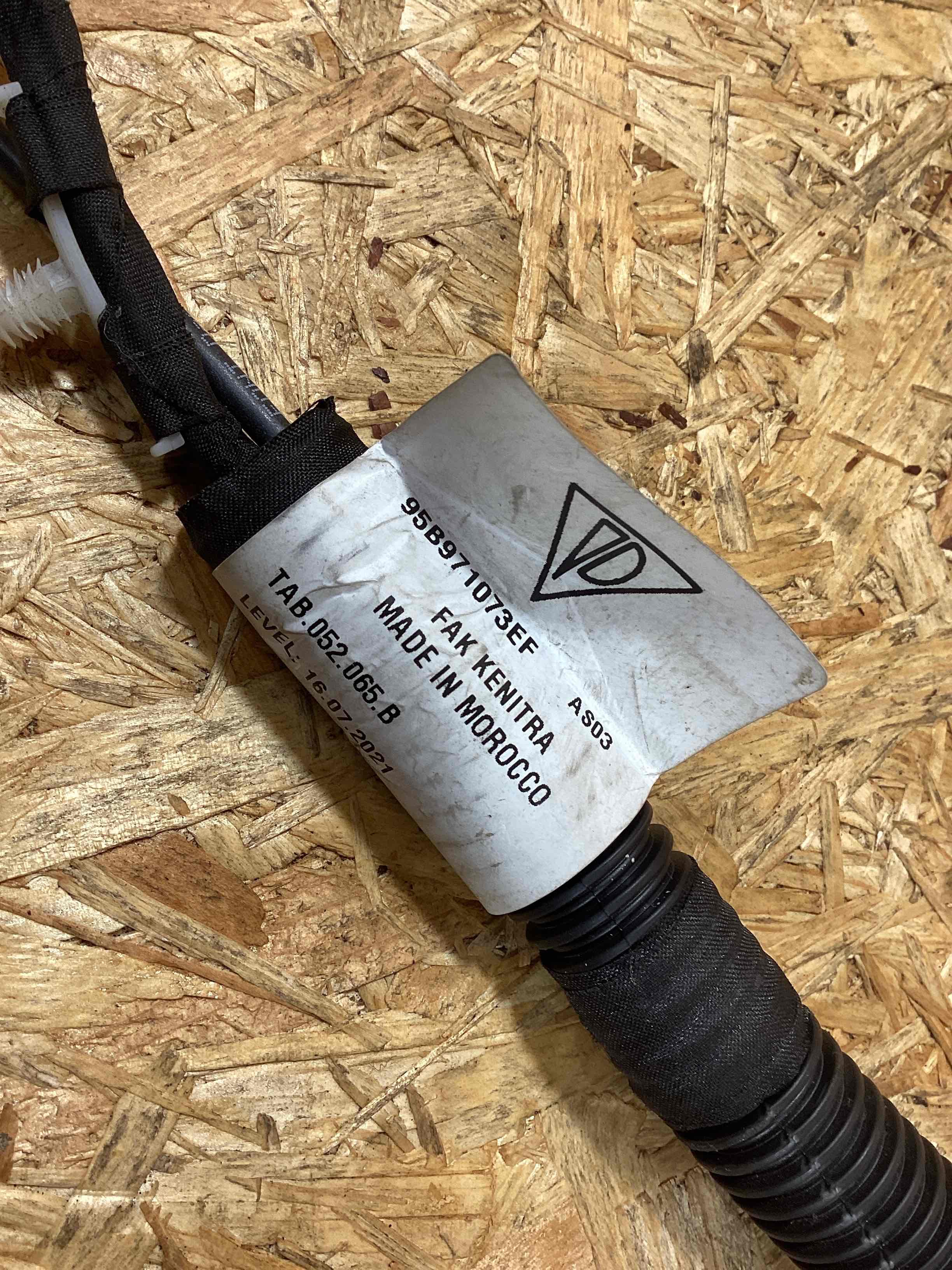 Электропроводка (коса) Porsche Macan 211025-101