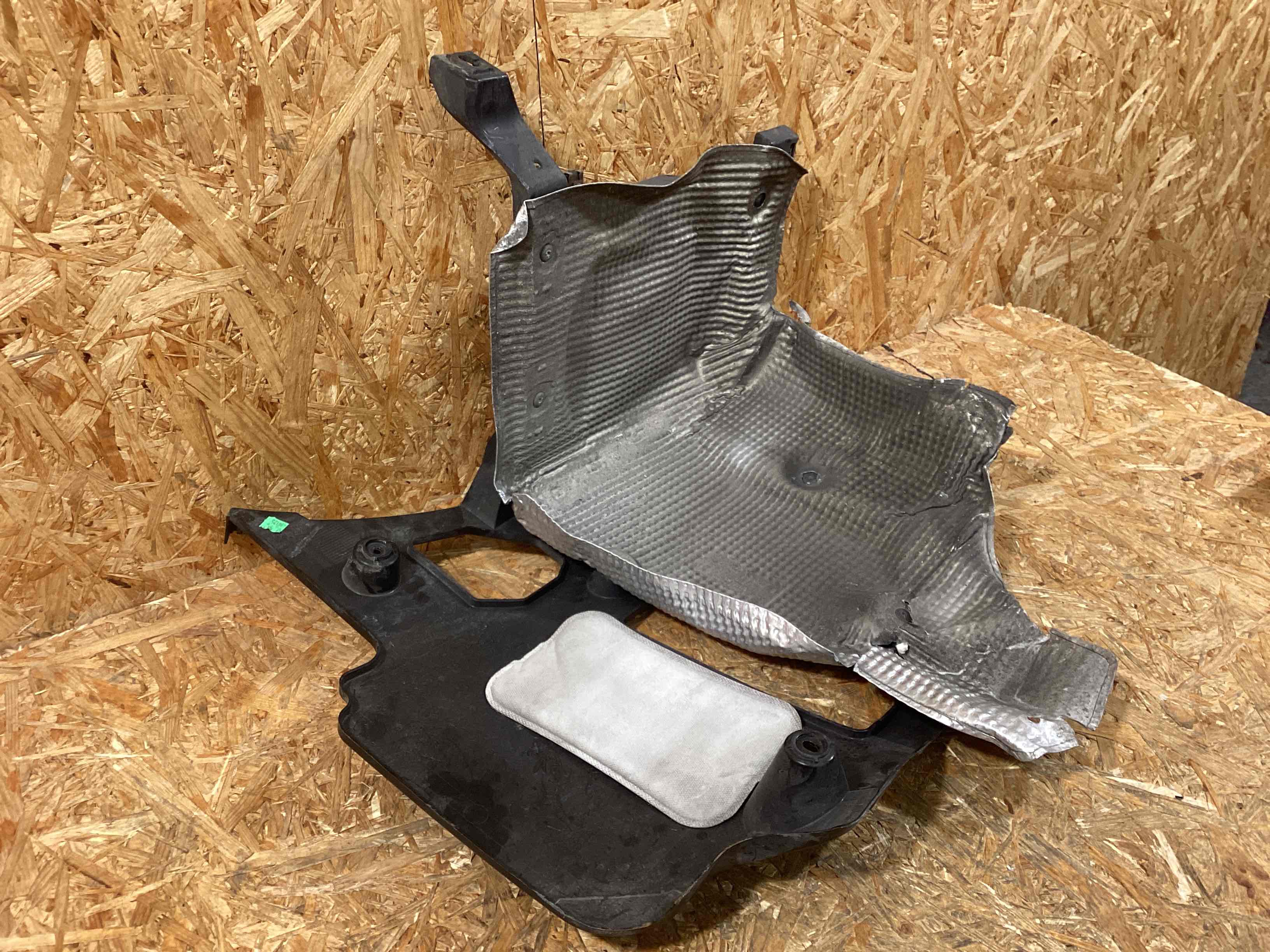 Крепление бампера Porsche Panamera 220126-104