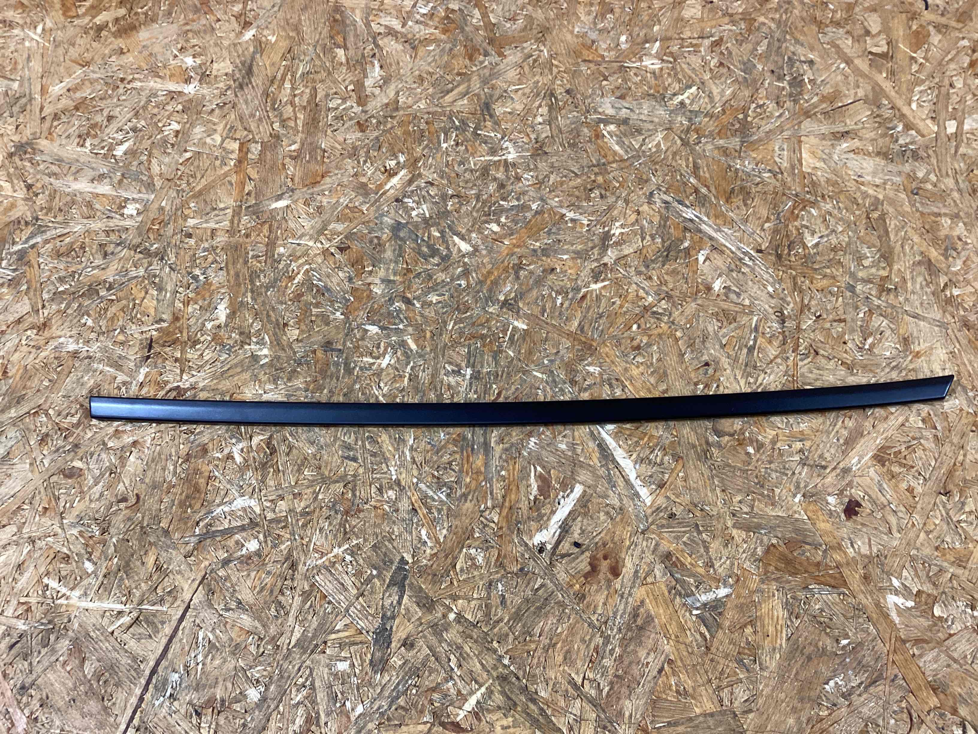 Молдинг двери задней правой Porsche Macan 220126-105