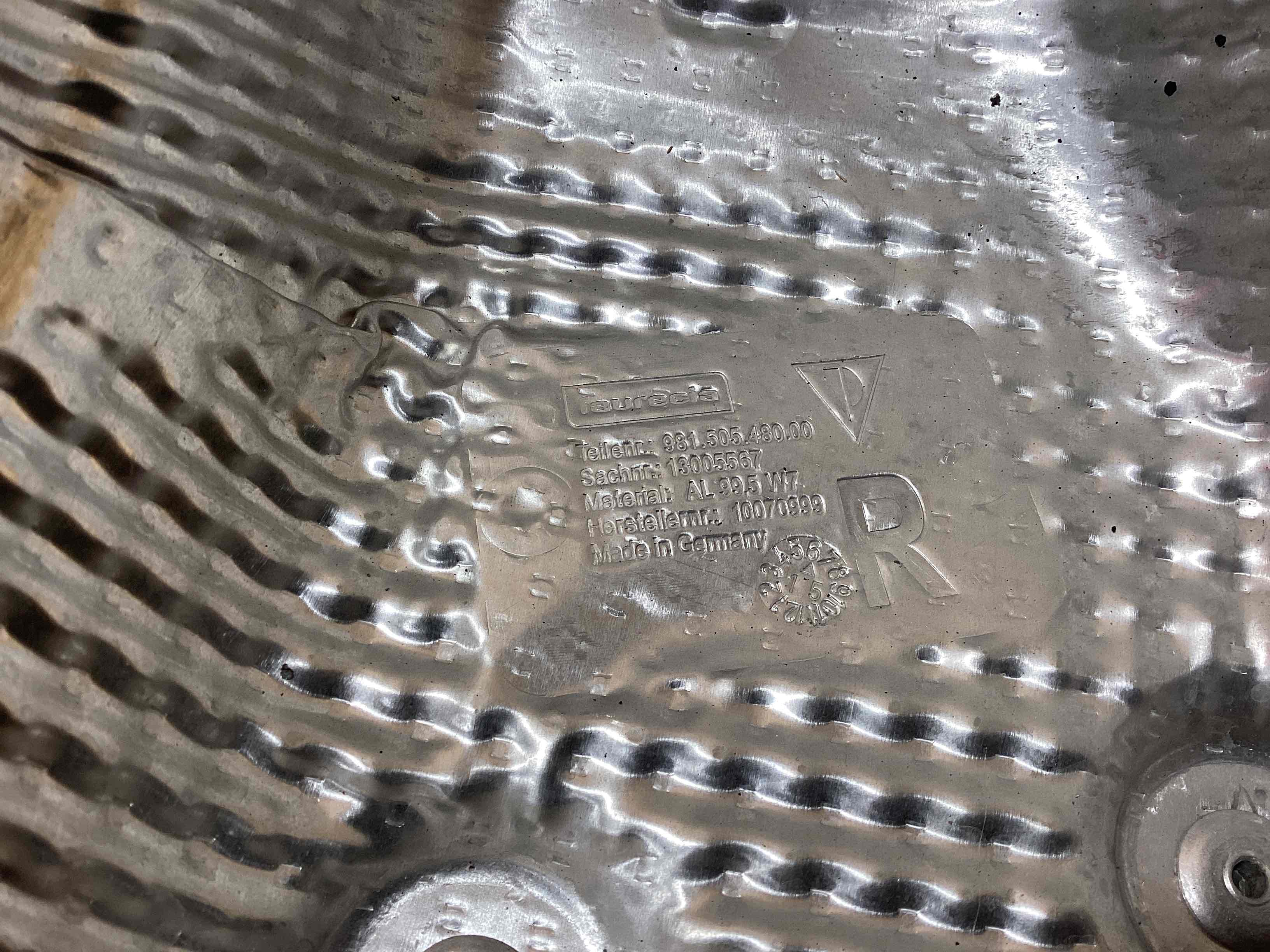 Крепление бампера Porsche Cayman 220126-107