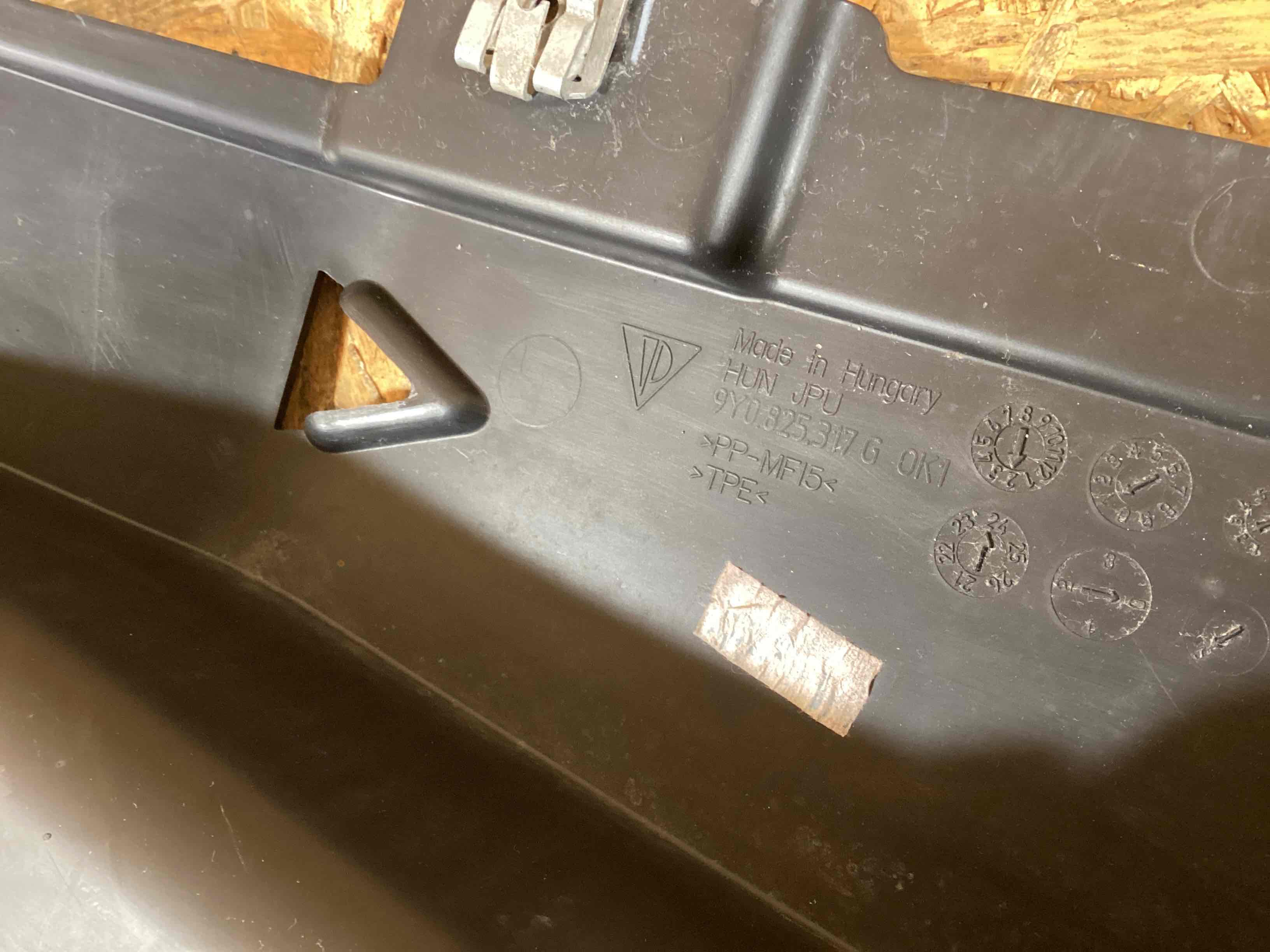 Защита арок передняя левая (подкрылок) Porsche Cayenne 220126-108