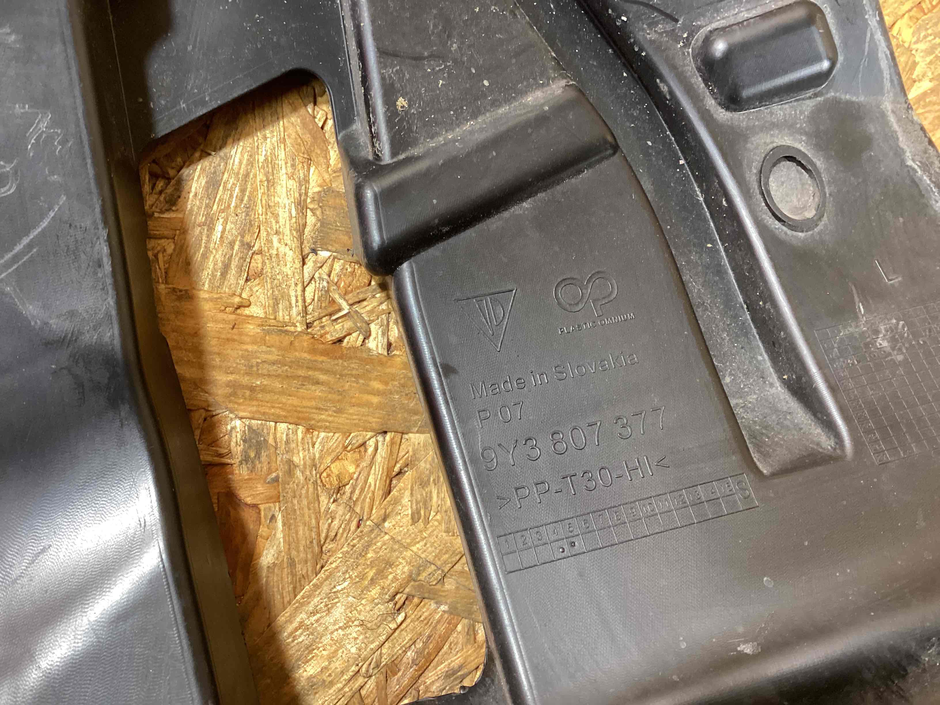 Крепление бампера Porsche Cayenne 220126-109