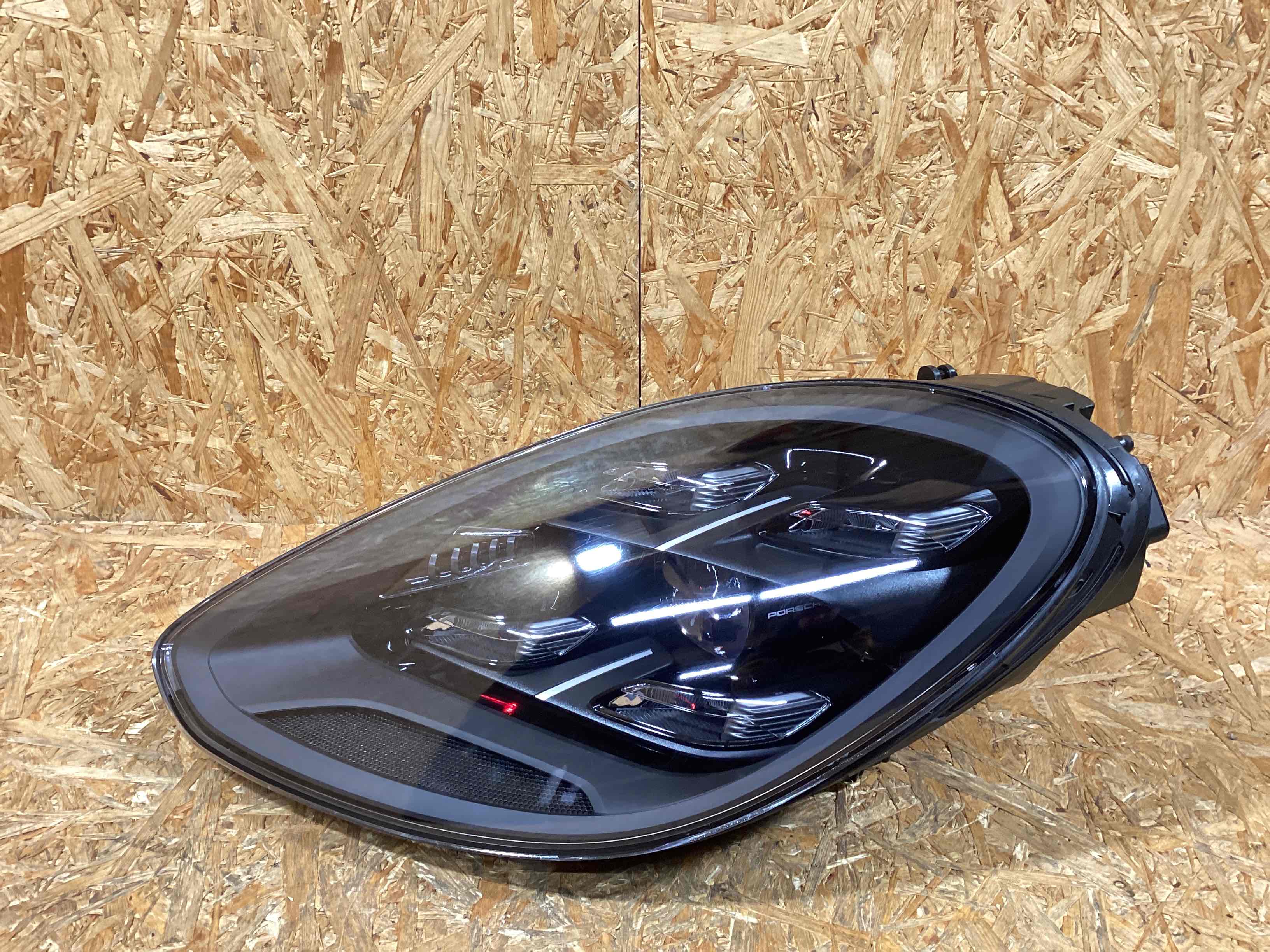 Фара левая Porsche Panamera 220126-110